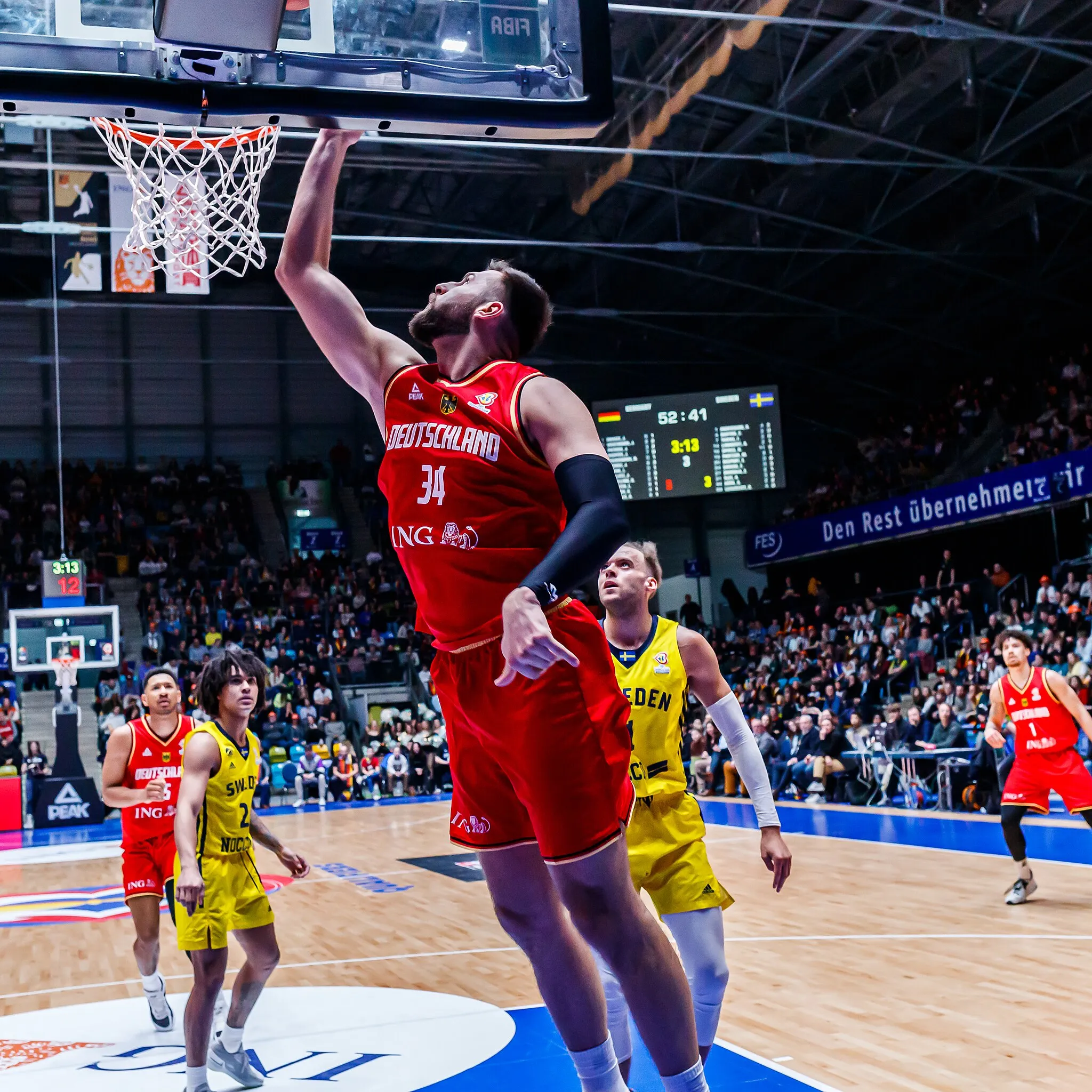 Photo showing: Basketball, Männer, European Qualifiers, Deutschland - Schweden: Leon Kratzer (GER, 34) unter dem Korb