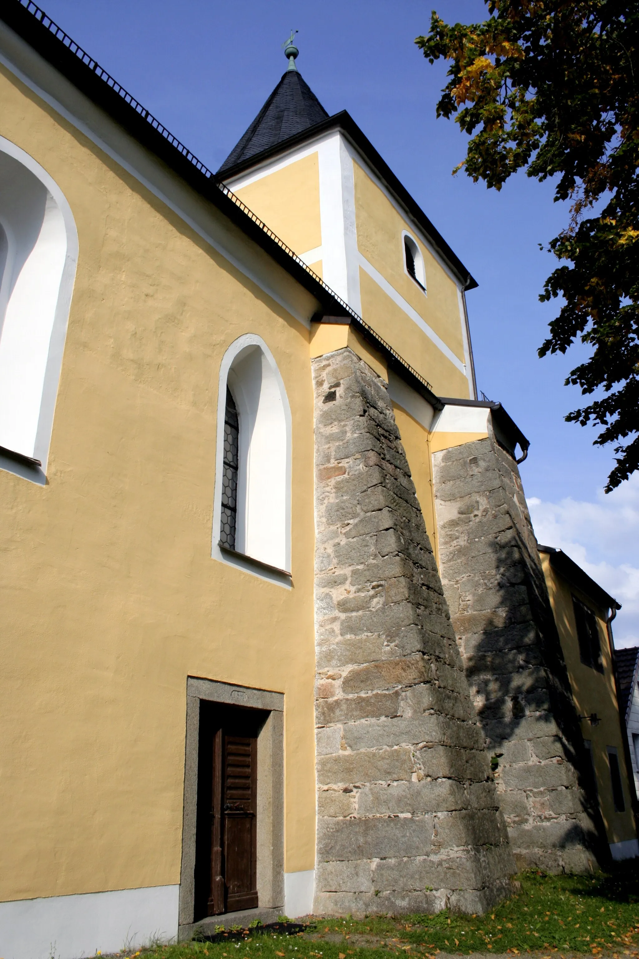 Photo showing: Heritage Building; Germany; Bavaria; Upper Palatinate; administrative district Neustadt a.d. Waldnaab, Lennesrieth; Gothic succursal church  St. Jakob (D-3-74-165-26)