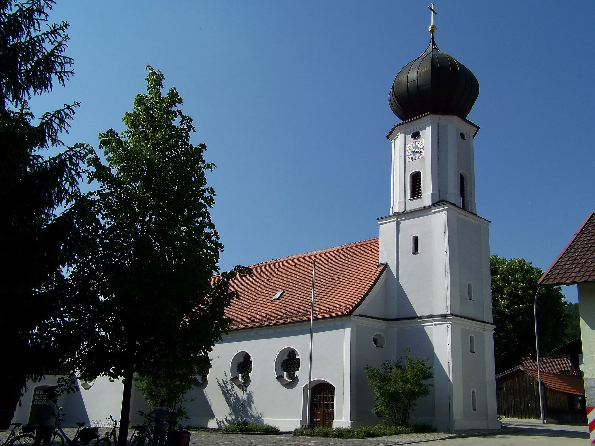 Photo showing: Wiesenfelden, Saulburg, Wiesenfeldener Straße 1. Katholische Filialkirche Maria Schnee in Anger, Langhaus und Turm 1698, Erweiterung 1922; mit Ausstattung.