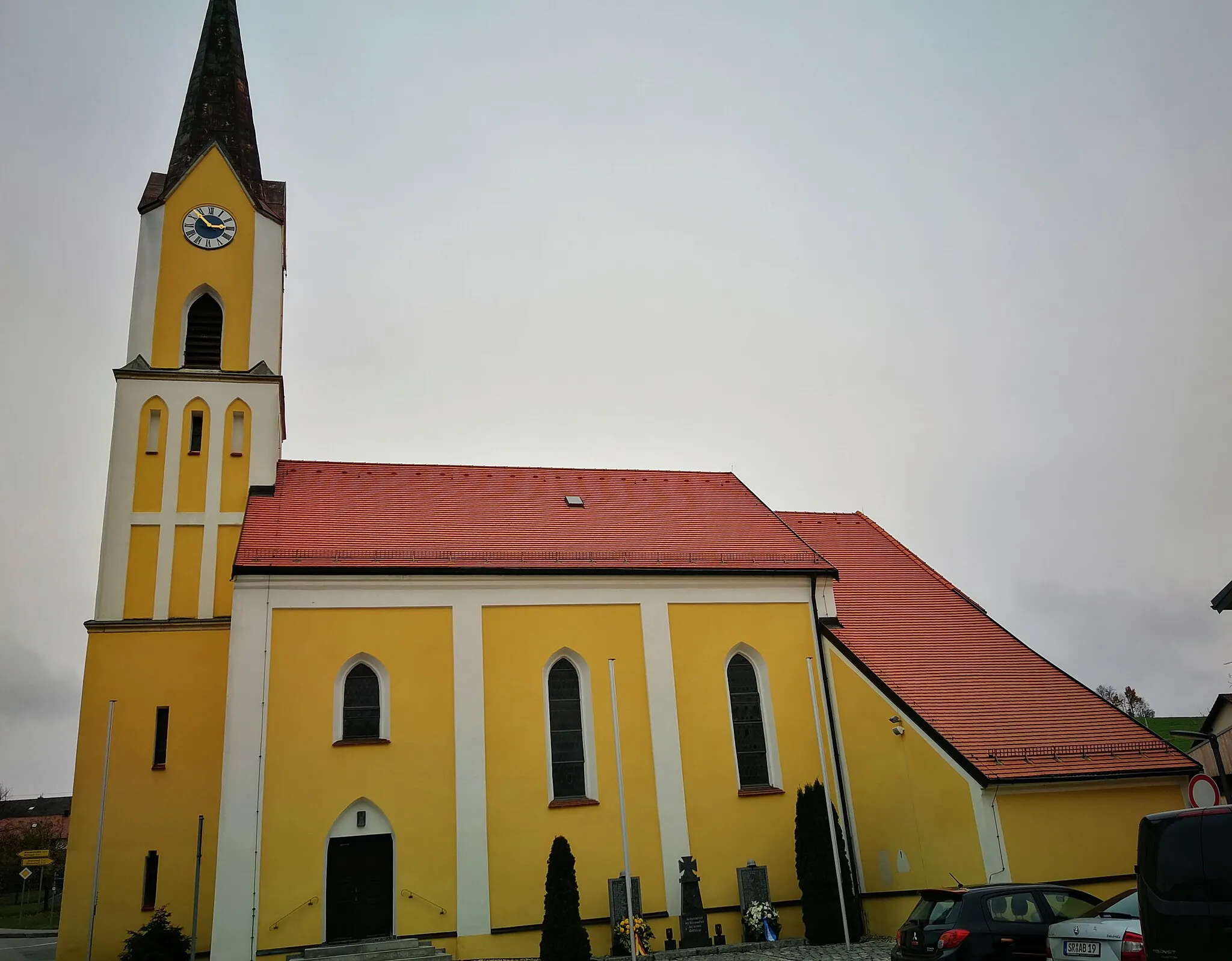 Photo showing: Katholische Expositurkirche St. Michael Zinzenzell, Gemeinde Wiesenfeld, Landkreis Straubing-Bogen, Niederbayern, Bayern, Deutschland