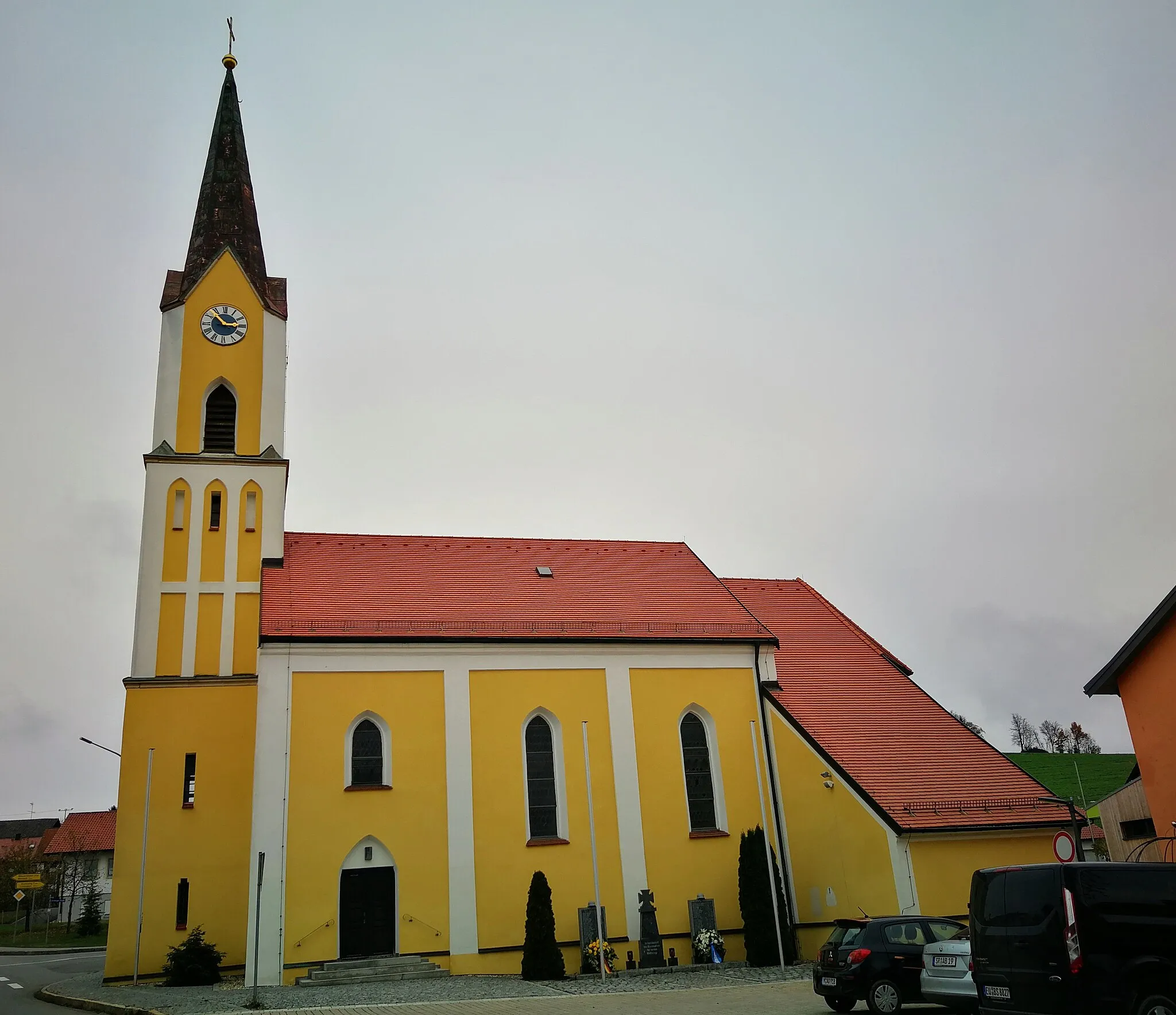 Photo showing: Katholische Expositurkirche St. Michael Zinzenzell, Gemeinde Wiesenfeld, Landkreis Straubing-Bogen, Niederbayern, Bayern, Deutschland