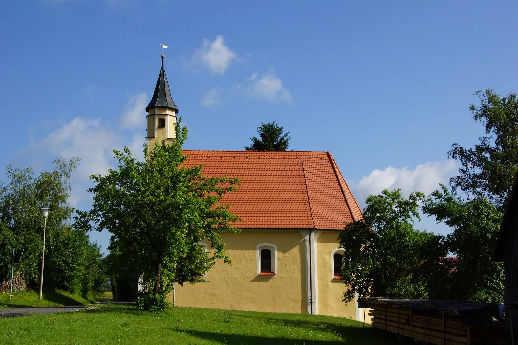 Photo showing: Die katholische Filialkirche St. Johann Baptist in Altenveldorf bei Velburg: