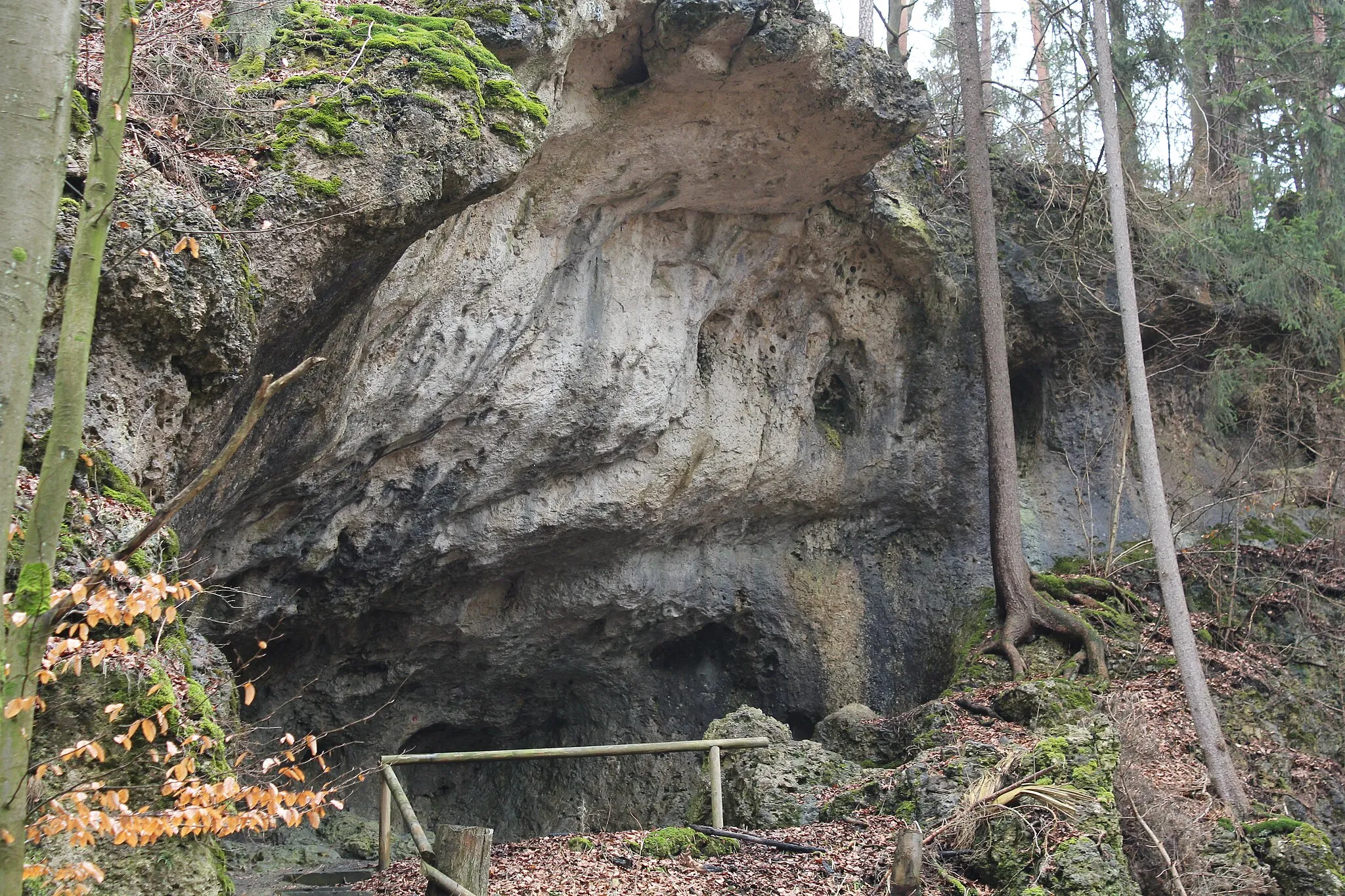 Photo showing: The rock roof on the Grossenwasserstein near in the near of Betzenstein