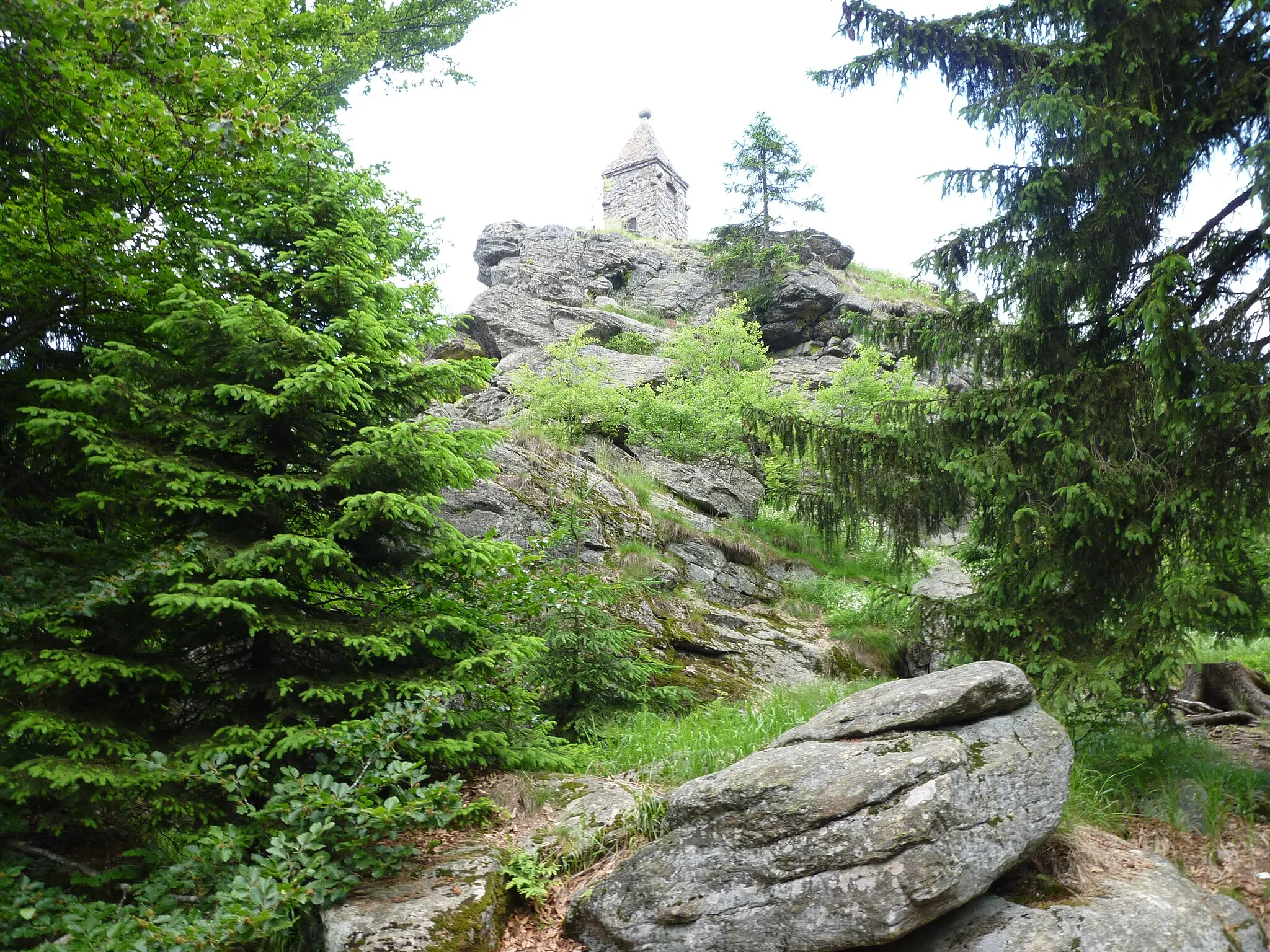 Photo showing: Großer Riedelstein mit Waldschmid-Denkmal am Kaitersberg (zwischen Eck und Kötzinger-Hütte), Landkreis Cham.
Geotop im Landkreis Cham.