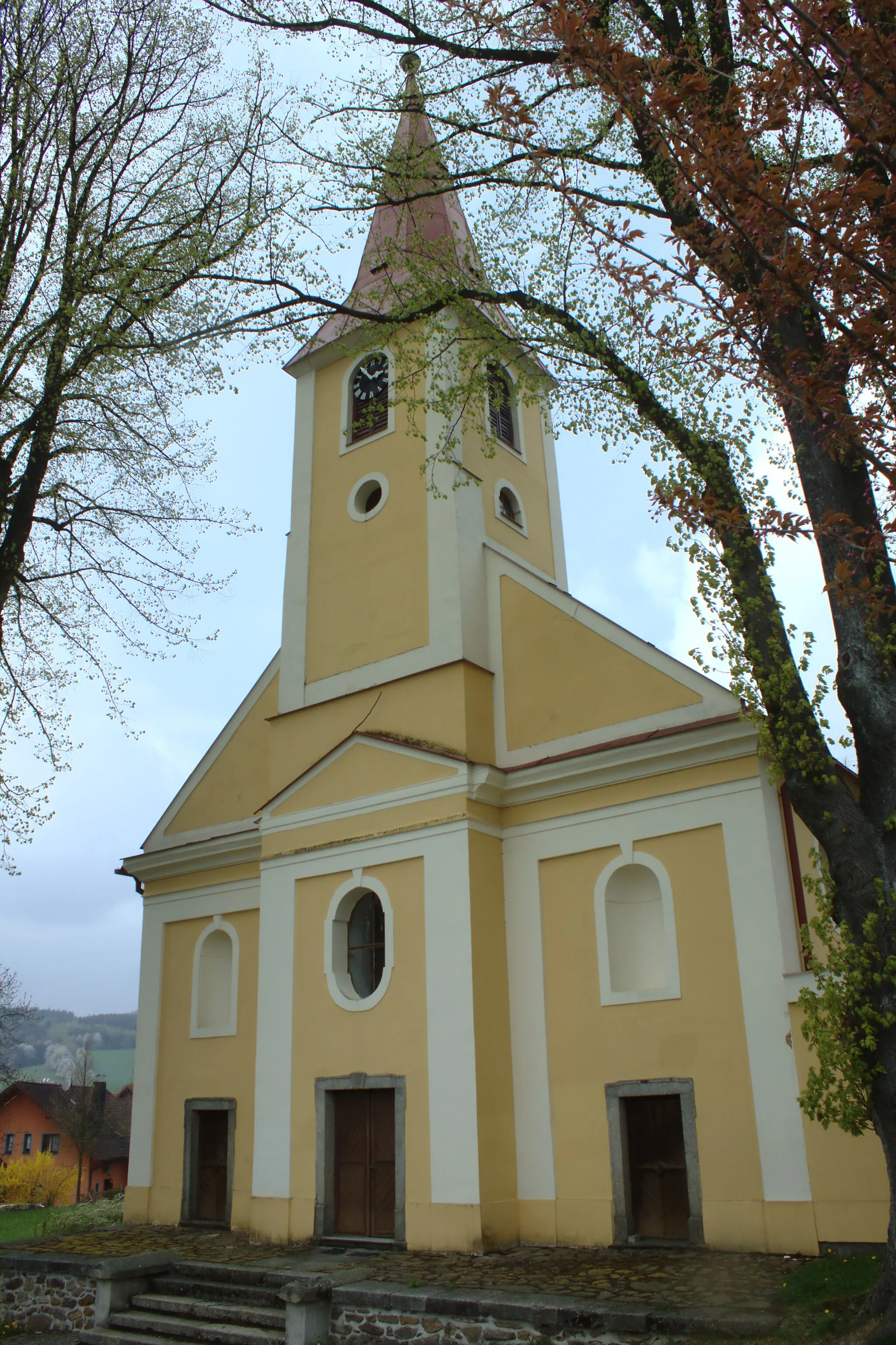 Photo showing: A church in Horní Folmava, one of few buildings preserved in the village, Plzeň Region, CZ