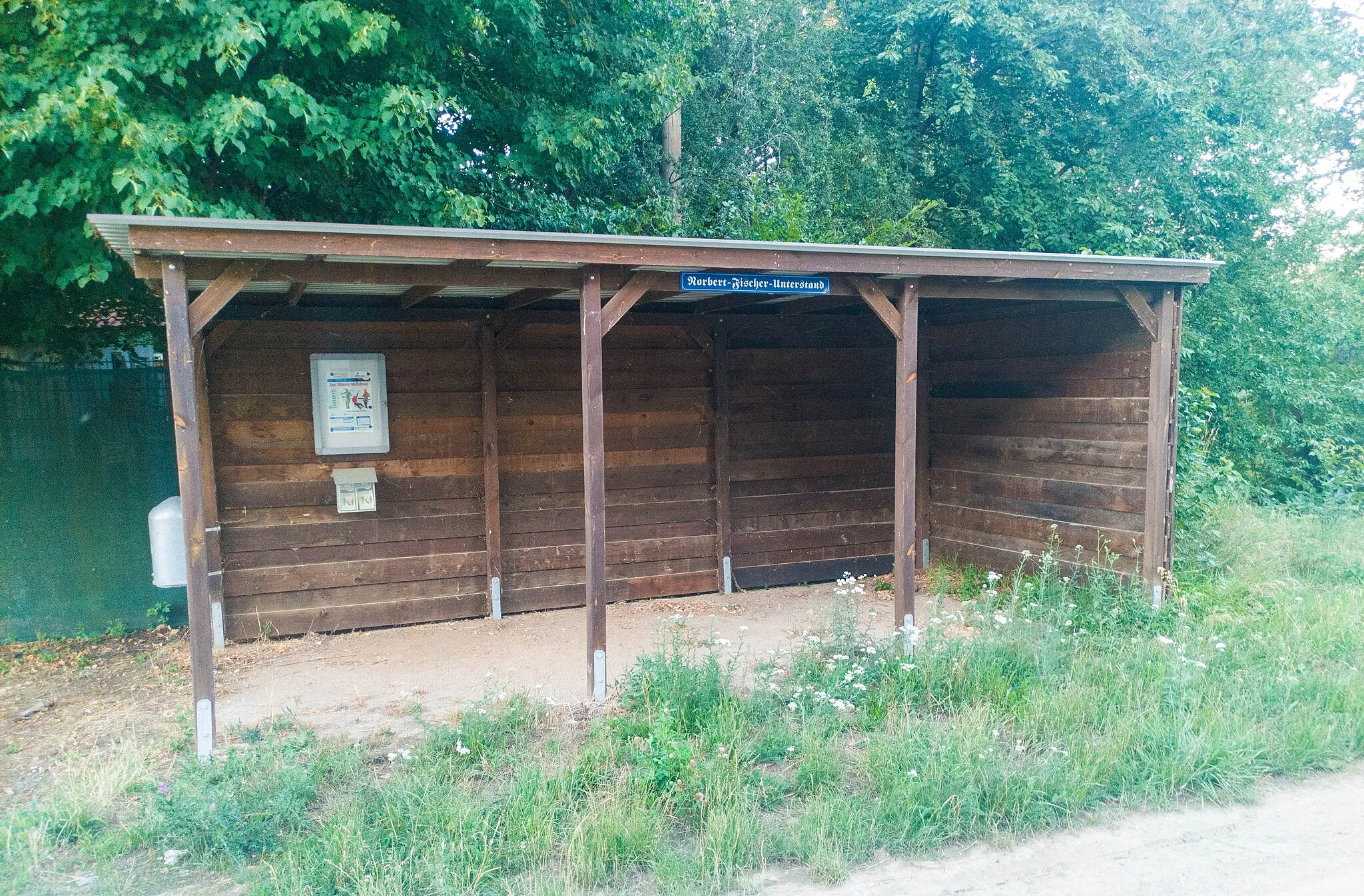 Photo showing: Der Norbert-Fischer-Unterstand bei der Freileichtbühne im Busch in Bobenheim-Roxheim