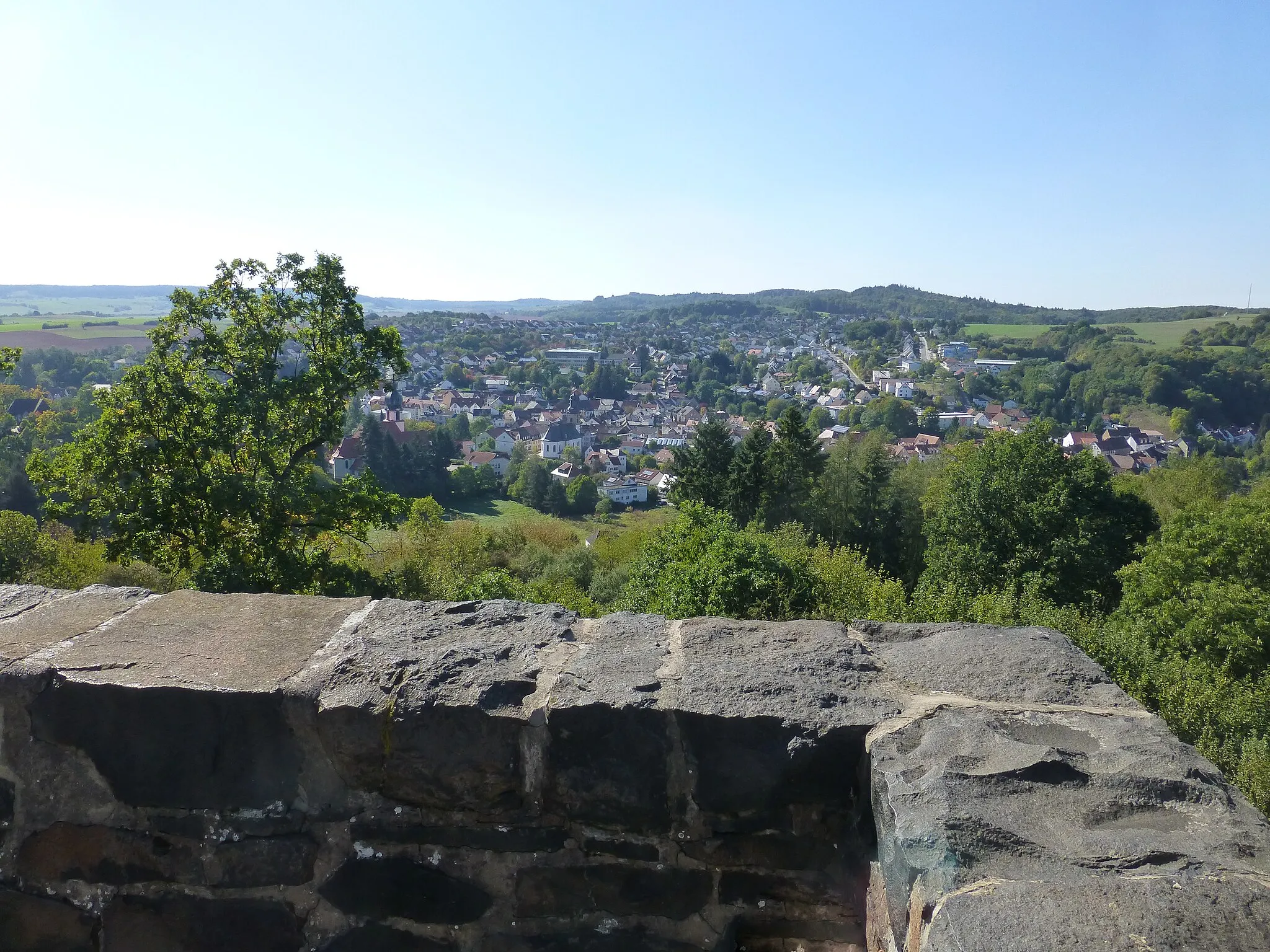 Photo showing: Kriegerdenkmal (Winnweiler); Blick von der Aussichtsplattform auf Winnweiler