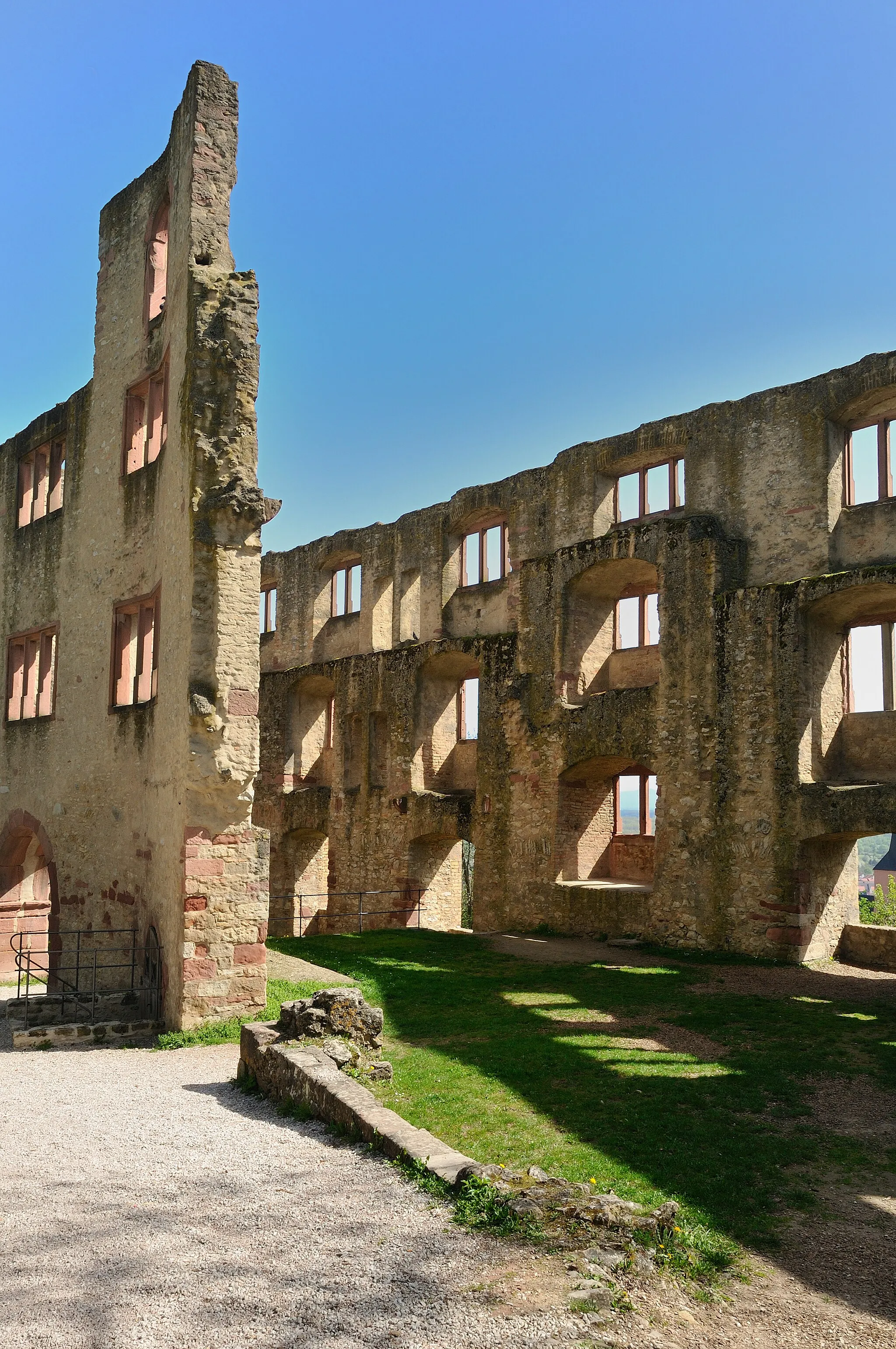 Photo showing: Inside Castle Landskron