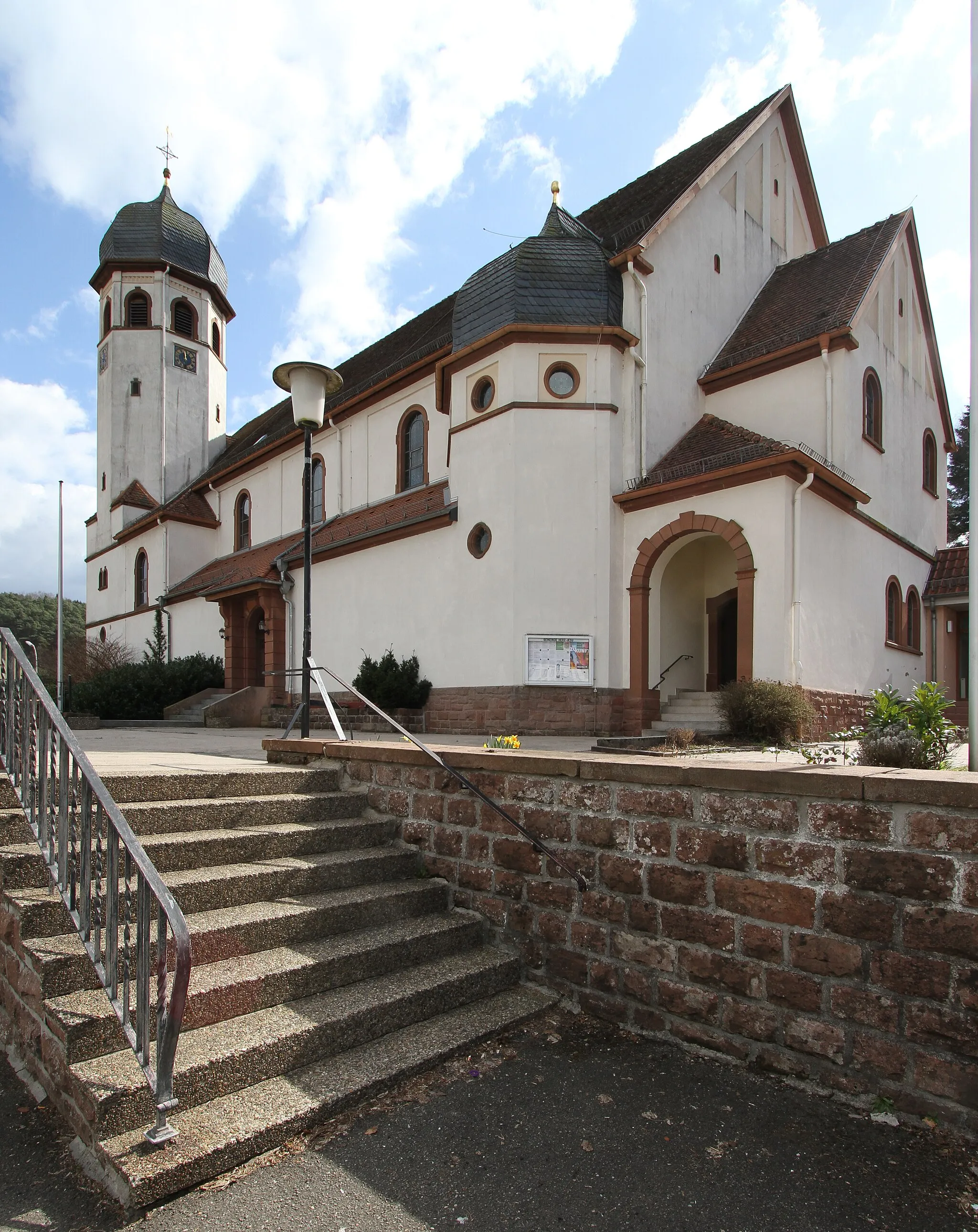 Photo showing: Church of Sacred Heart in Pirmasens-Niedersimten.