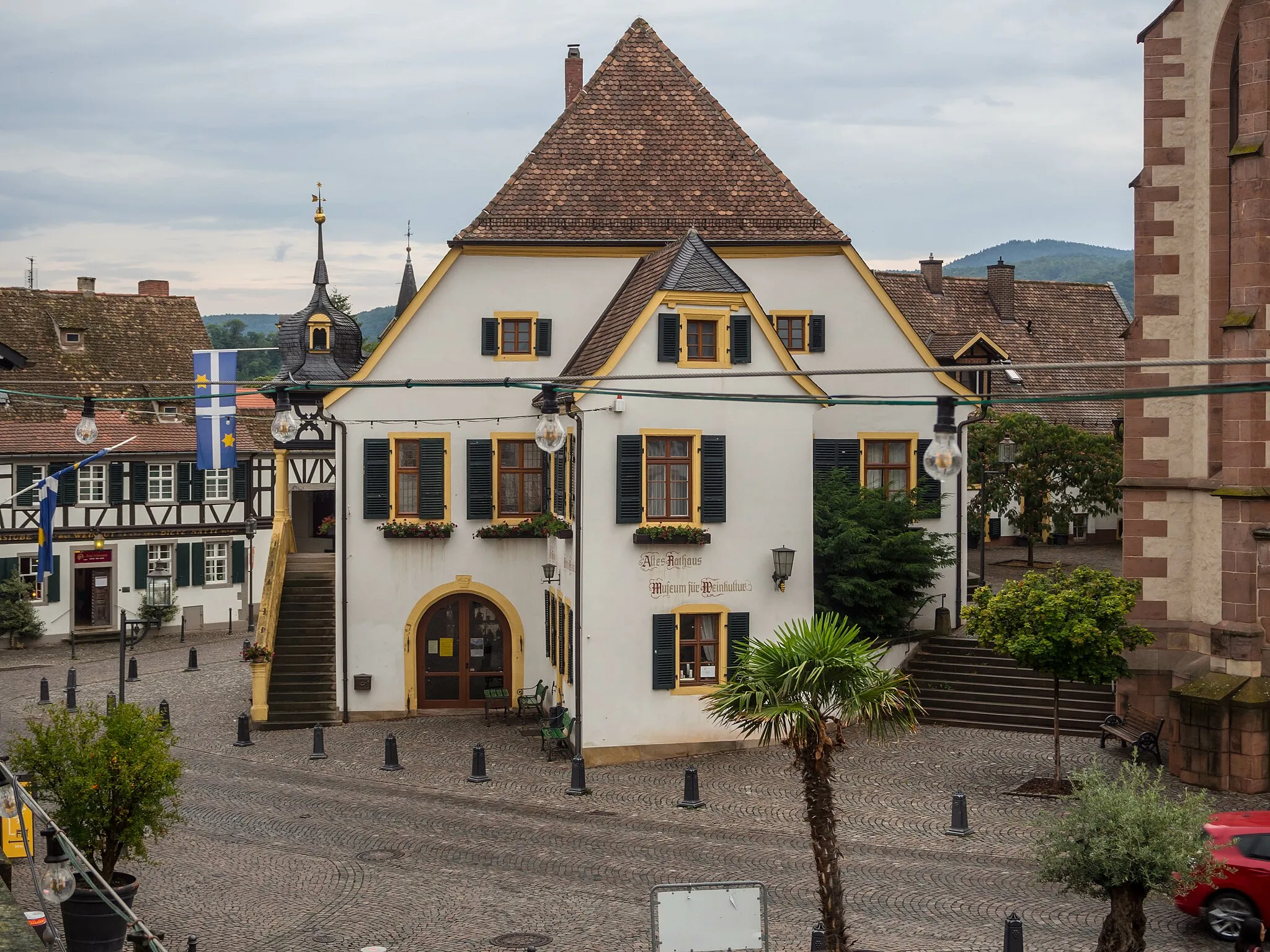 Photo showing: Historisches Rathaus, Deidesheim. Ansicht von Nordosten.