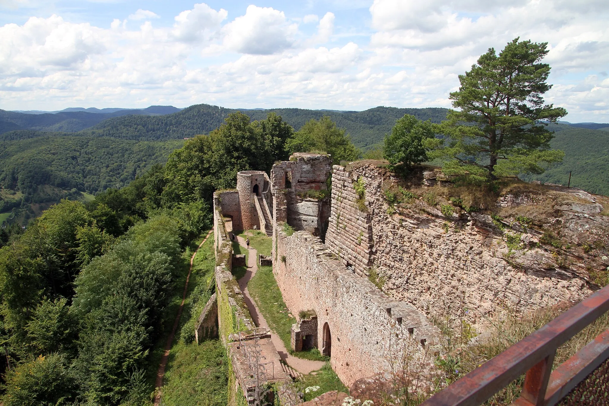 Photo showing: Burg Neuscharfeneck