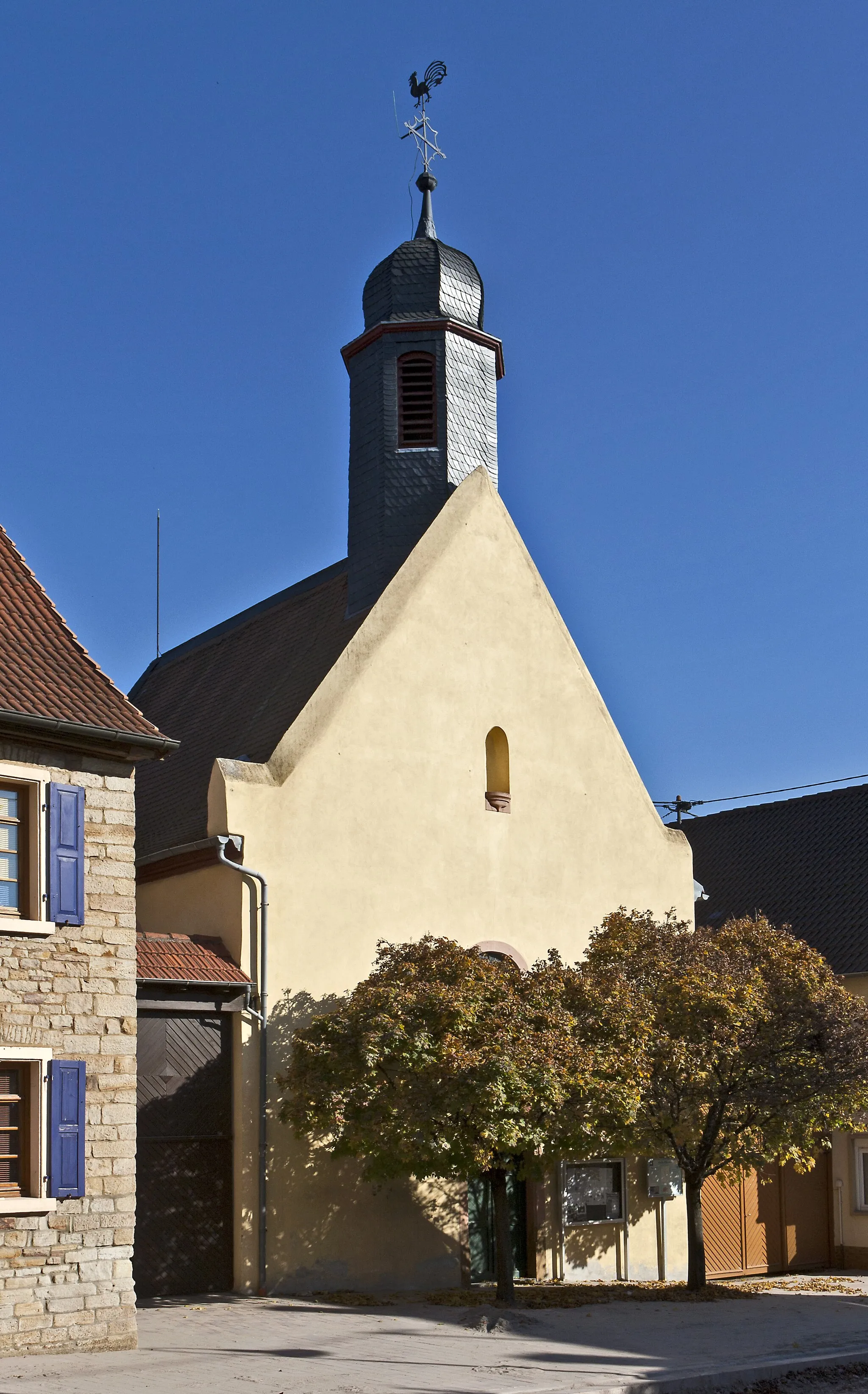 Photo showing: Biebelnheim, Katholische Kirche Mariä Himmelfahrt, barocker Saalbau, bezeichnet 1737