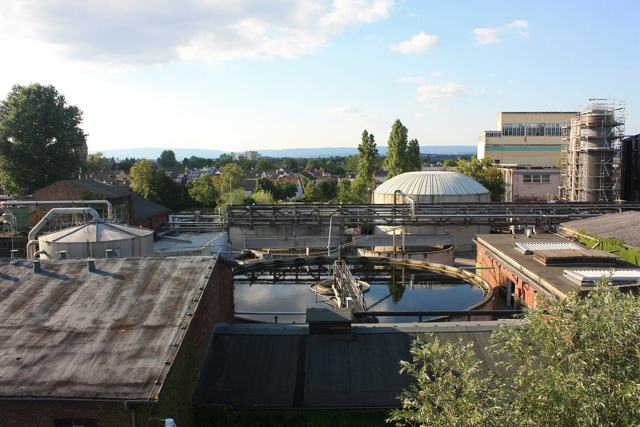 Photo showing: Klärbecken im Klärwerk Mainz-Kostheim, Wiesbaden