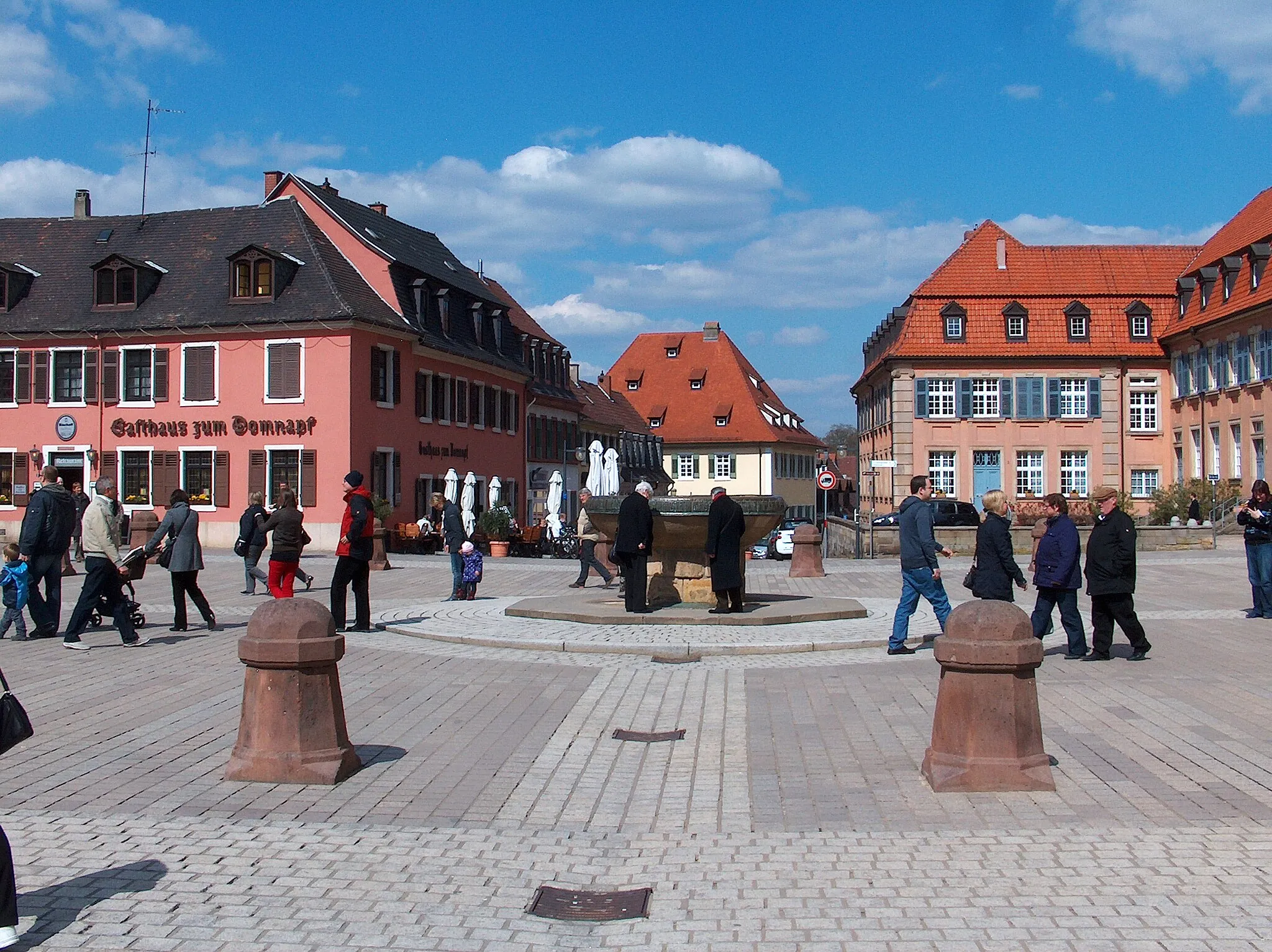 Photo showing: Blick vom Vorplatz des Dom zu Speyer aus