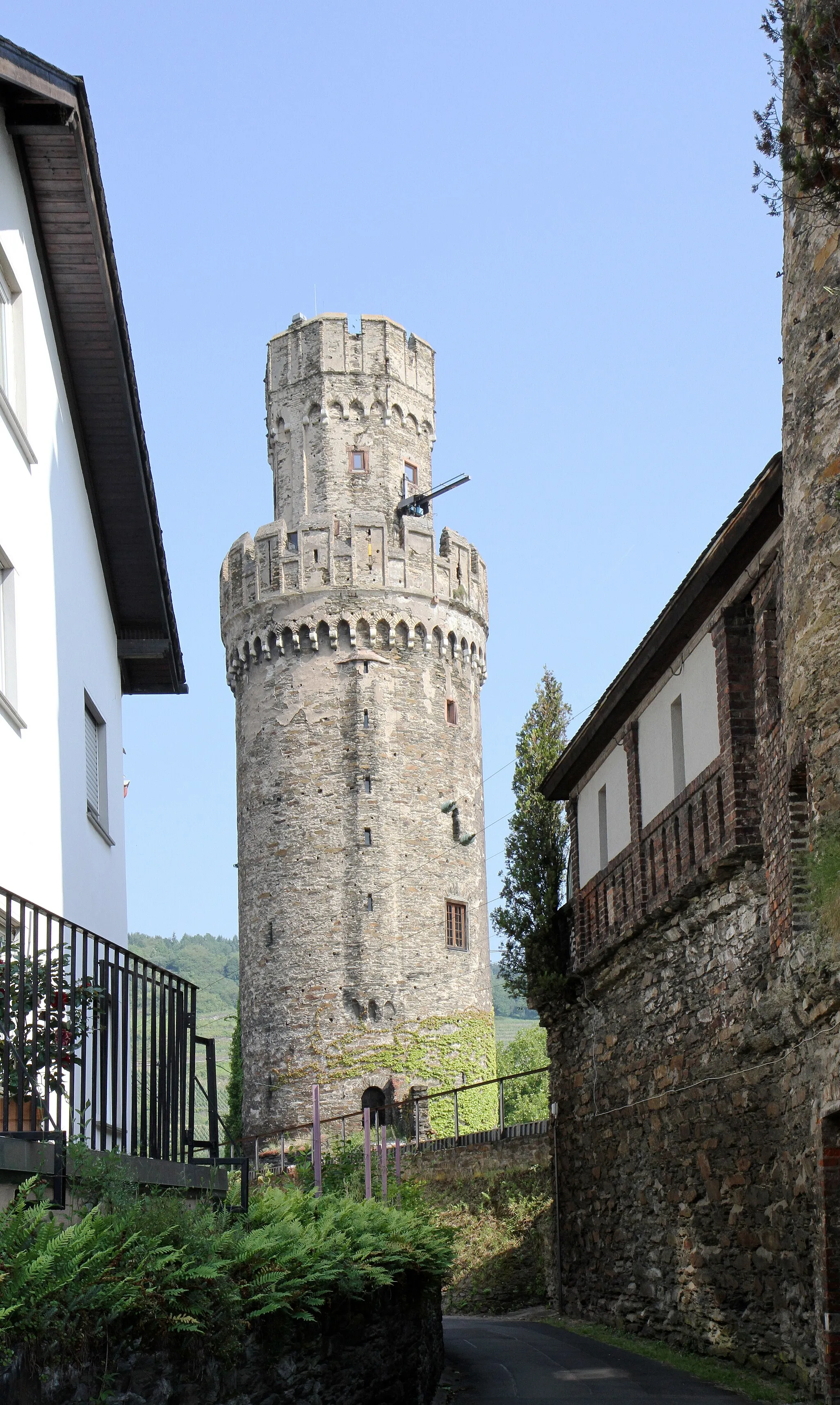 Photo showing: View of Ochsenturn a medieval tower in en:Oberwesel, Rhine Valley/Germany