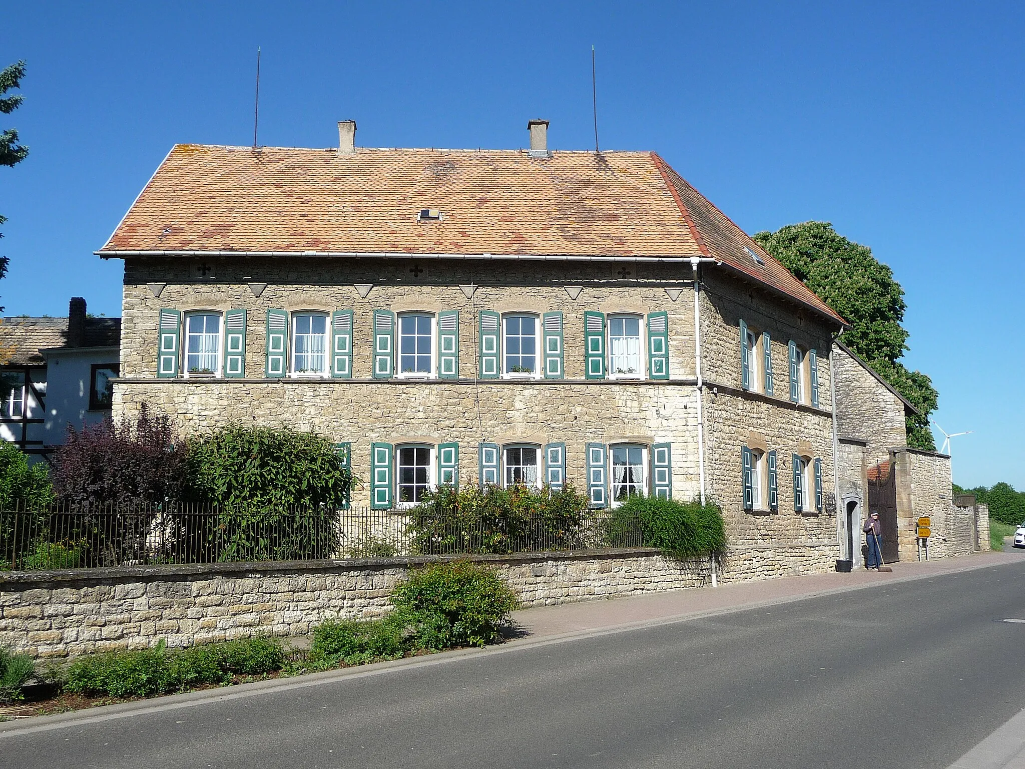 Photo showing: Alzeyer Straße 16, Flomborn, Landkreis Alzey-Worms, Rheinland-Pfalz.