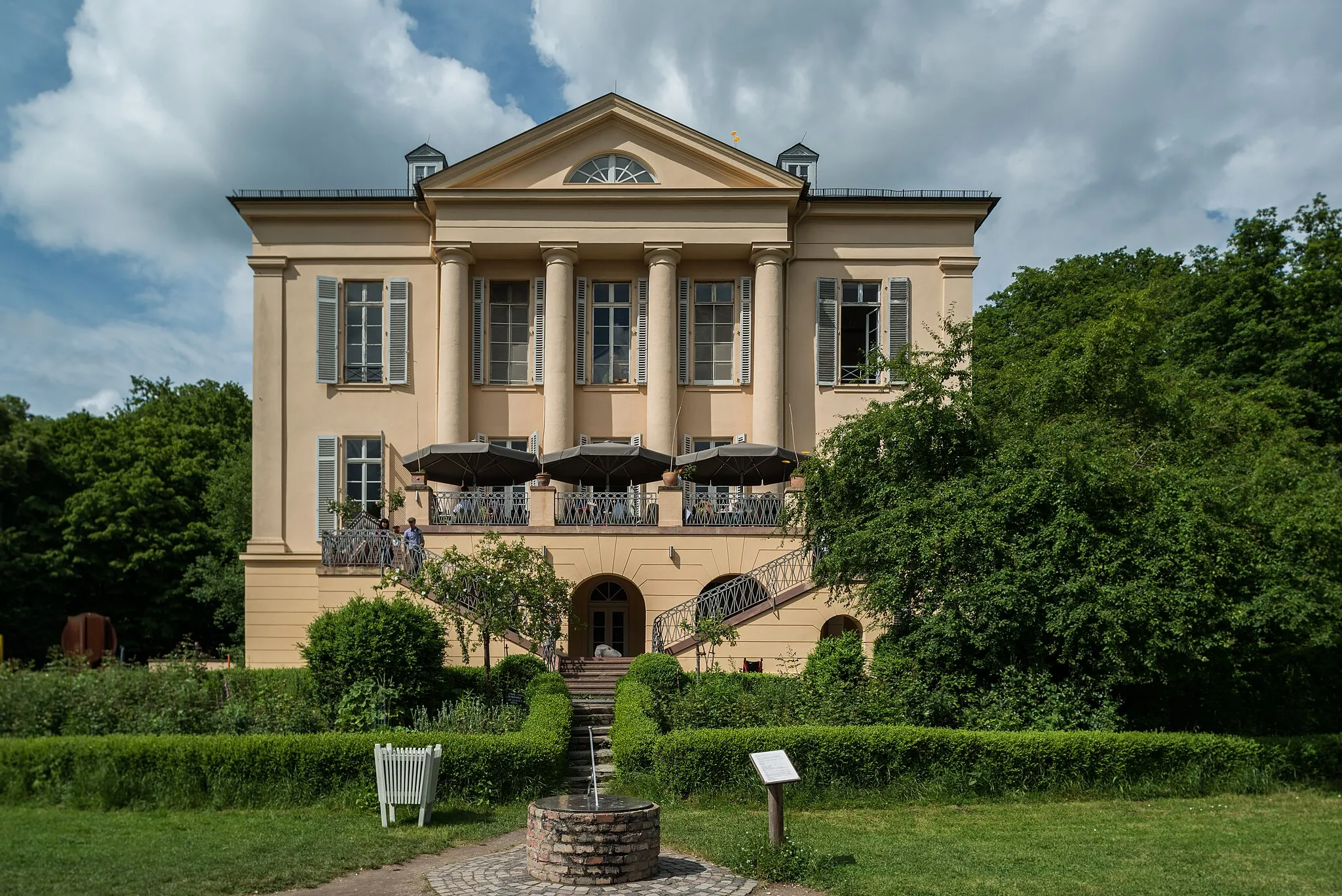 Photo showing: Freudenberg Castle in Wiesbaden, Germany from south
