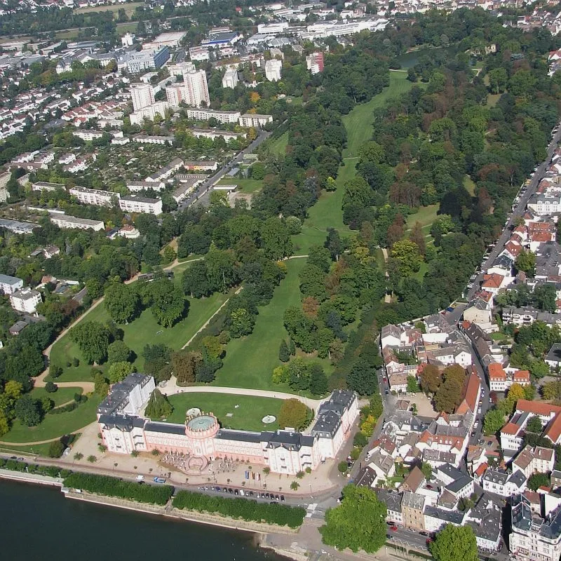 Photo showing: Luftbild Wiesbaden Schlosspark mit Schloss Biebrich am Rhein