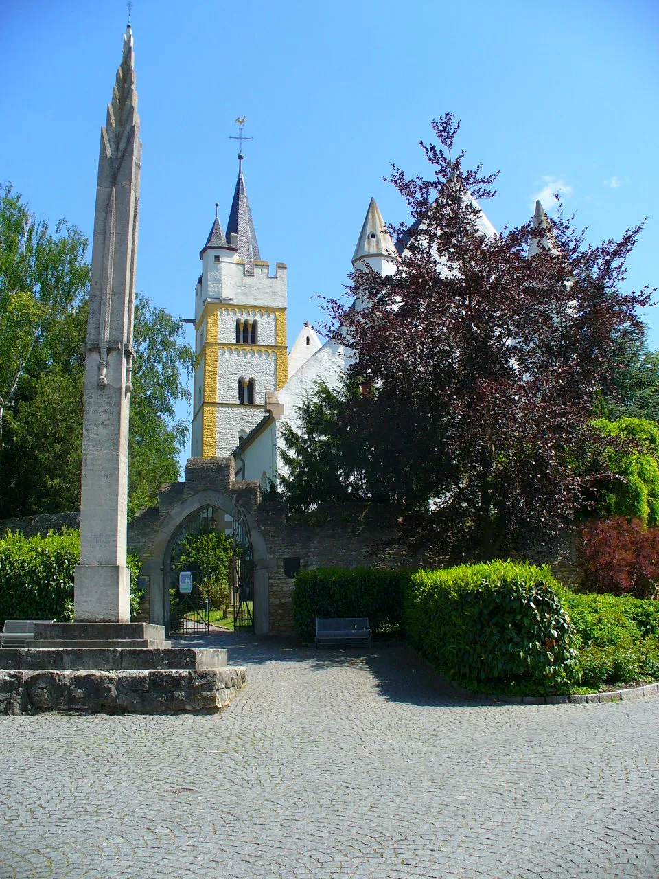Photo showing: Burgkirche