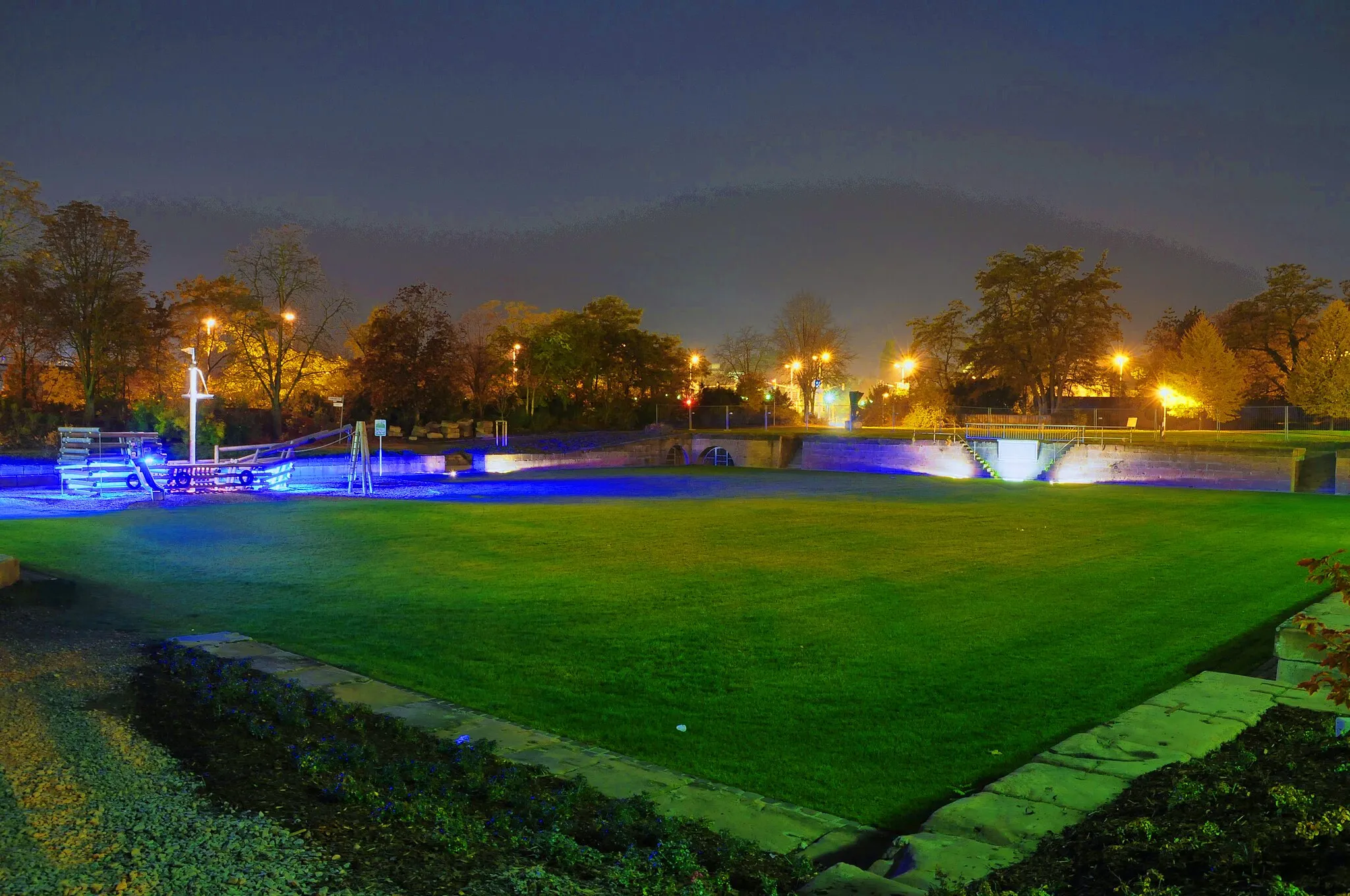 Photo showing: The old channel harbor of Frankenthal at Night.