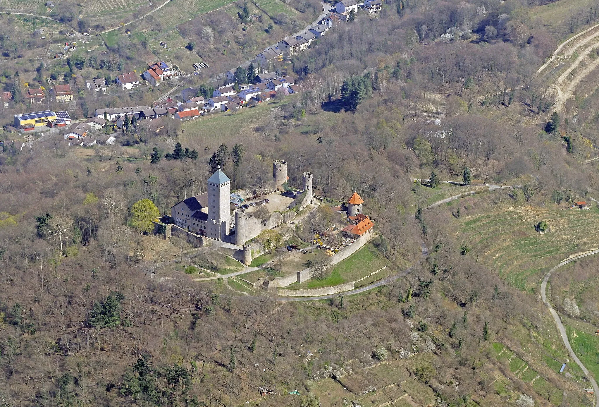 Photo showing: Aerial view of Starkenburg Castle from Heppenheim, taken from a gyrocopter at an altitude of around 2700 feet