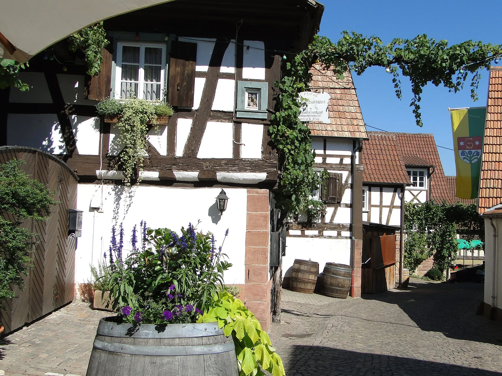 Photo showing: Winzergasse im Weindorf Gleiszellen in der Südpfalz