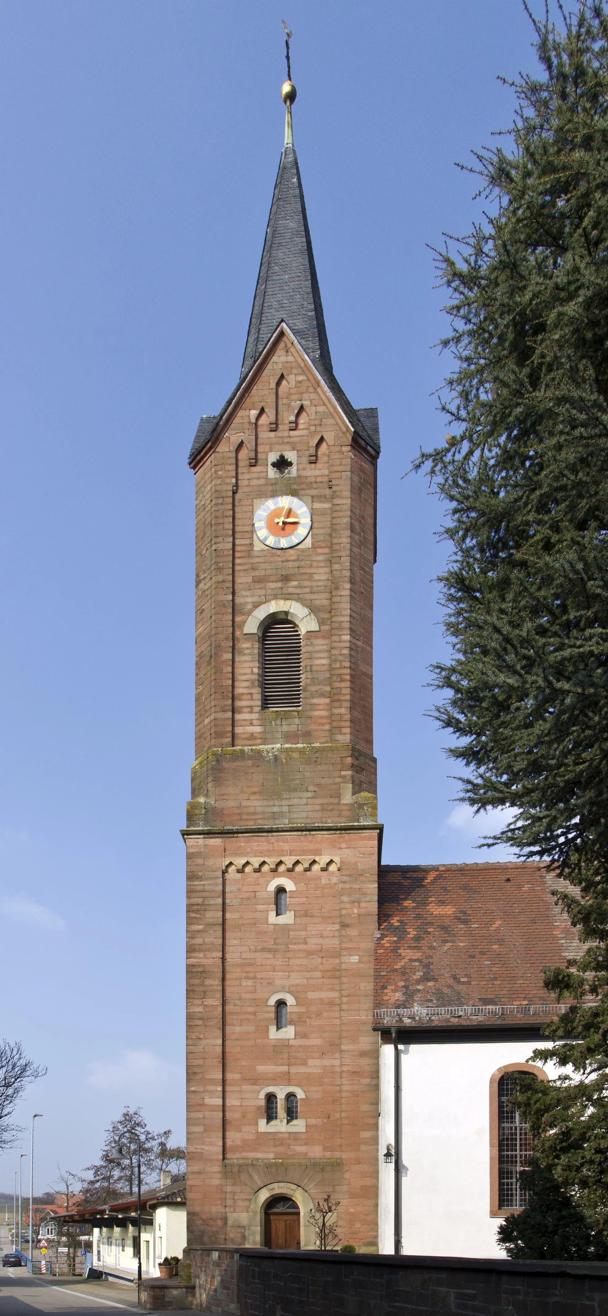 Photo showing: Kapellen-Drusweiler, Protestantische Pfarrkirche, barocker Saalbau, bezeichnet 1717–1719, neuromanischer Turm, bezeichnet 1865, Renovierungen 1664, 1727, 1817, 1961-1964, 1984
