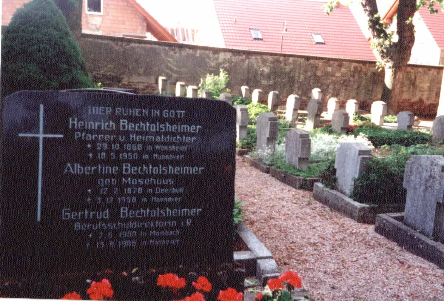 Photo showing: Heinrich Bechtolsheimer, Heimatschriftsteller, Grab in Wonsheim