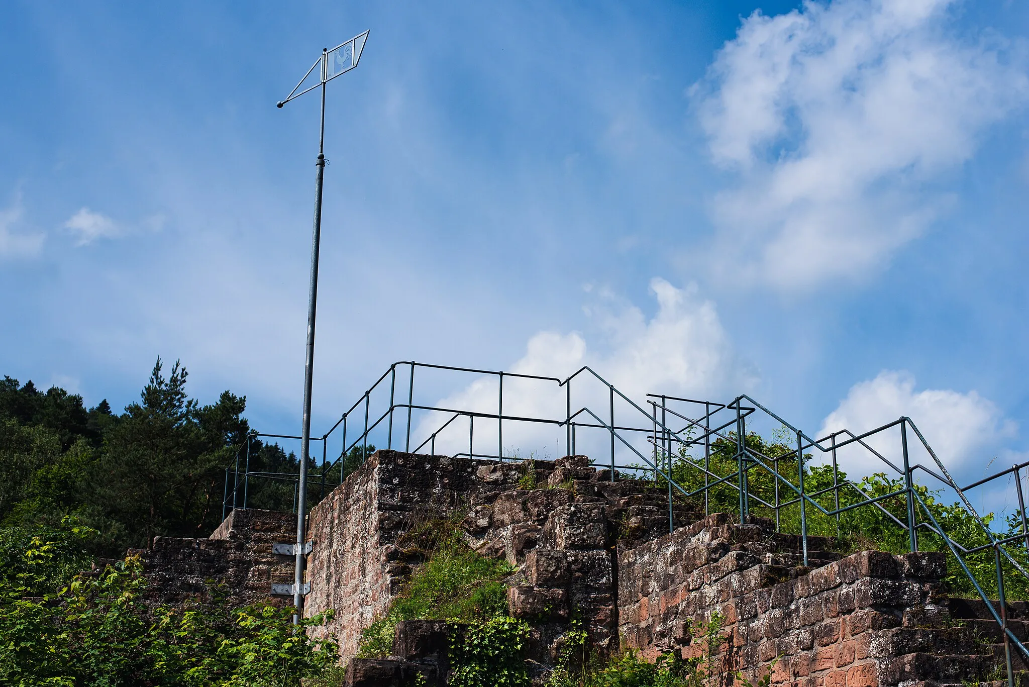 Photo showing: Die Burg Frankenstein in der Pfalz.