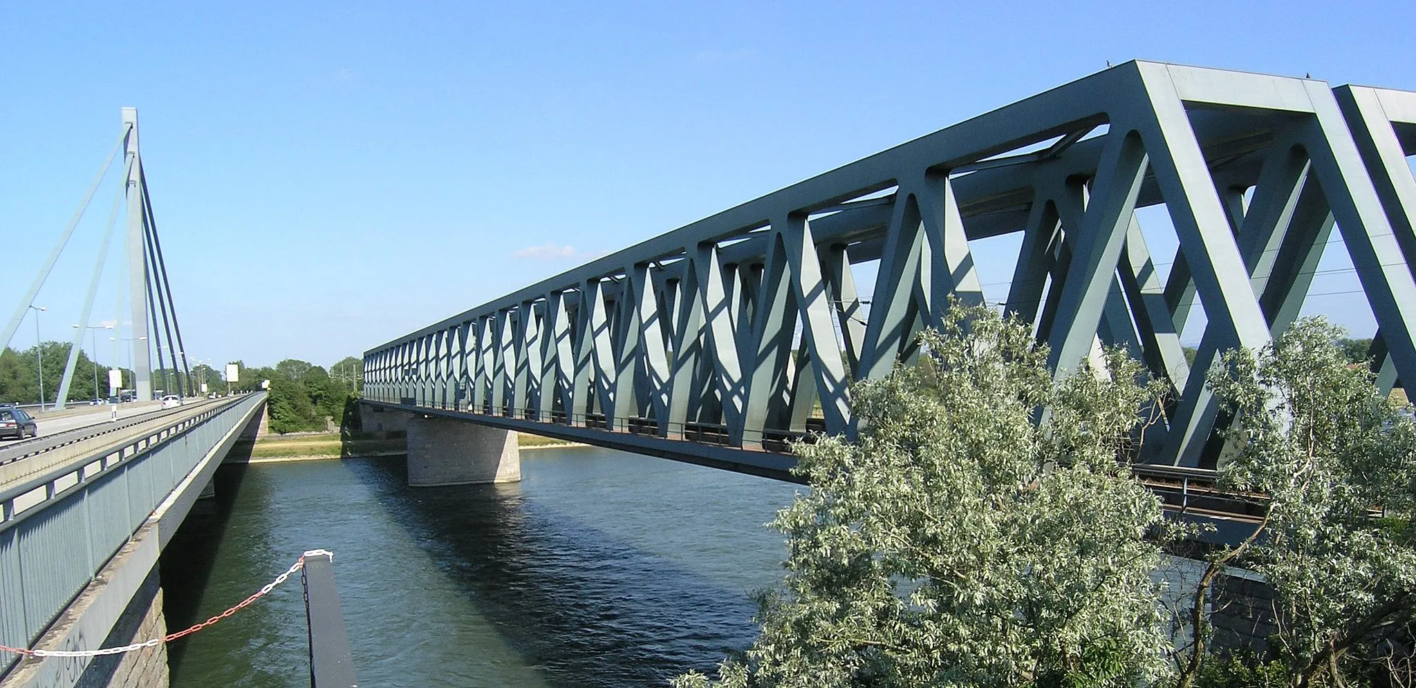 Photo showing: Bridges across the Rhine at Karlsruhe-Maxau