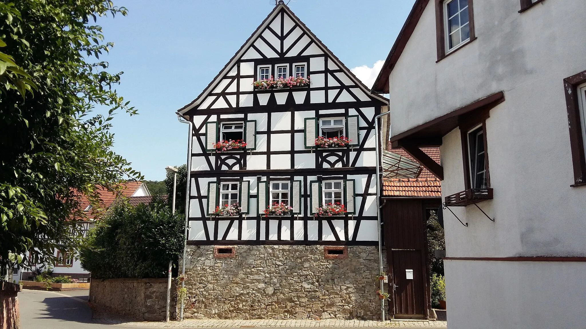 Photo showing: Fachwerkhaus in der Bieberauer Straße 1 in Modautal - Klein-Bieberau (von Nord-Westen).