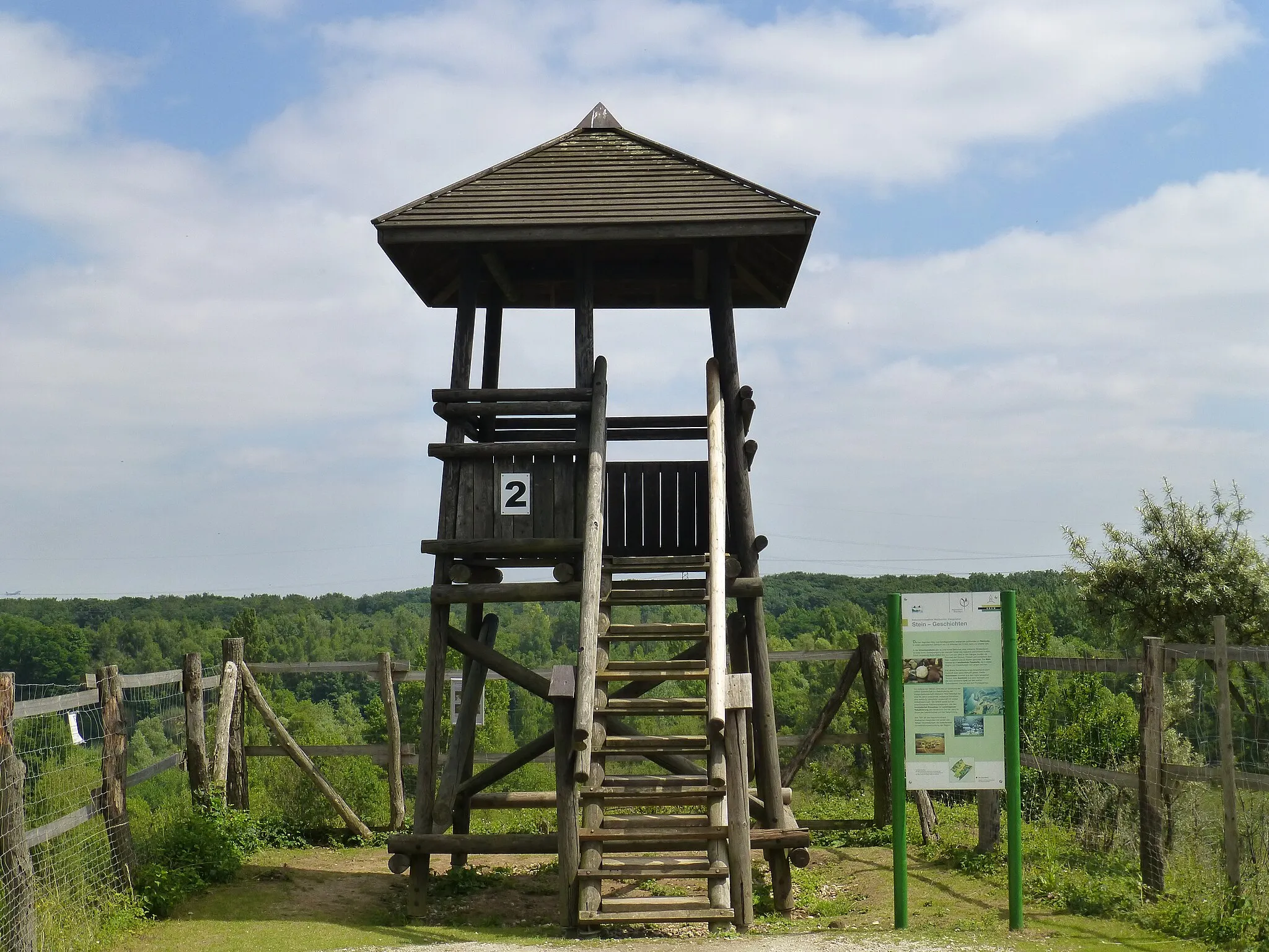 Photo showing: Aussichtsturm 2 an den Weilbacher Kiesgruben