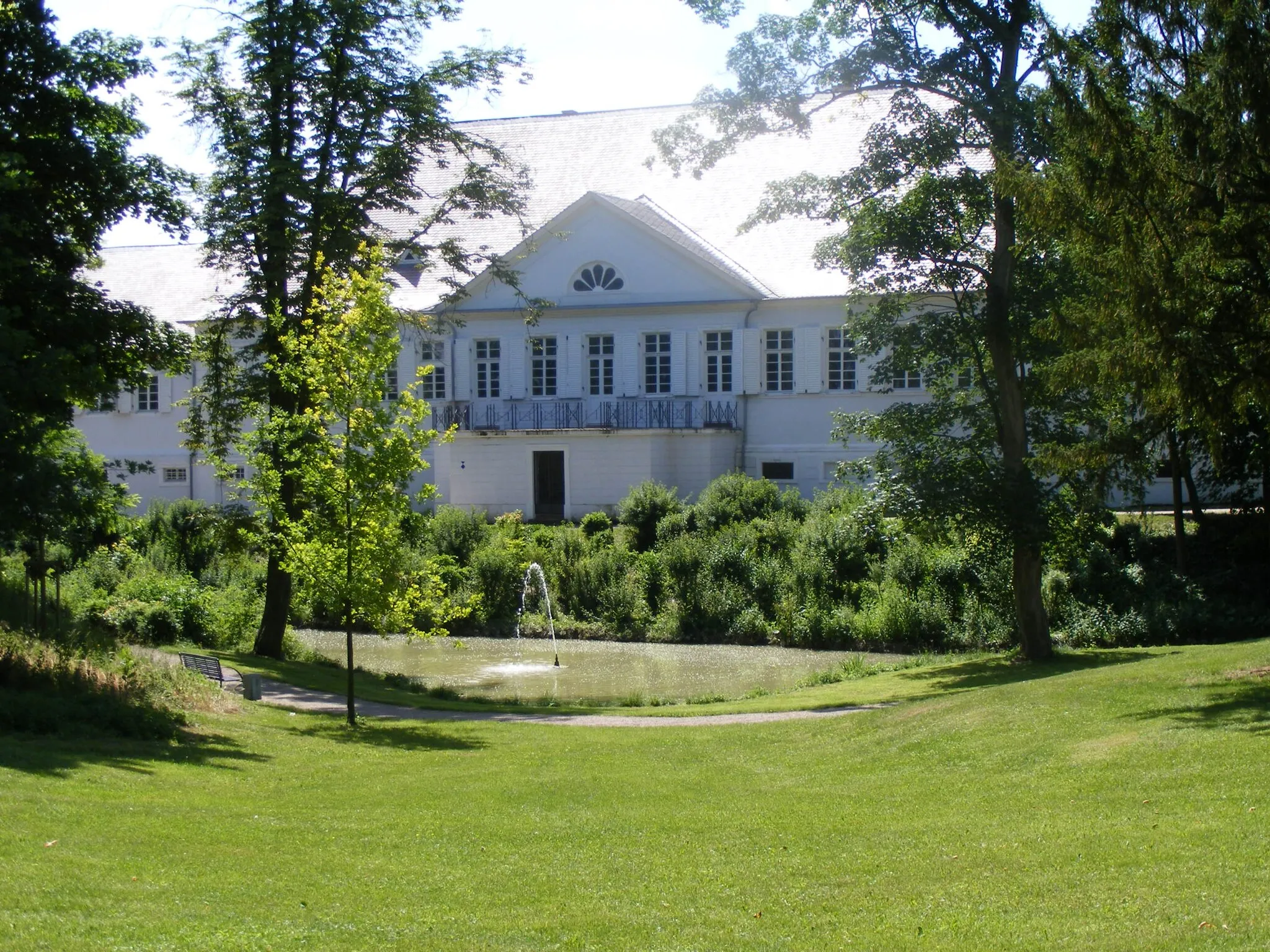 Photo showing: Koeth-Wanscheidsches Schloss in Dirmstein, Nordfassade mit Schlosspark