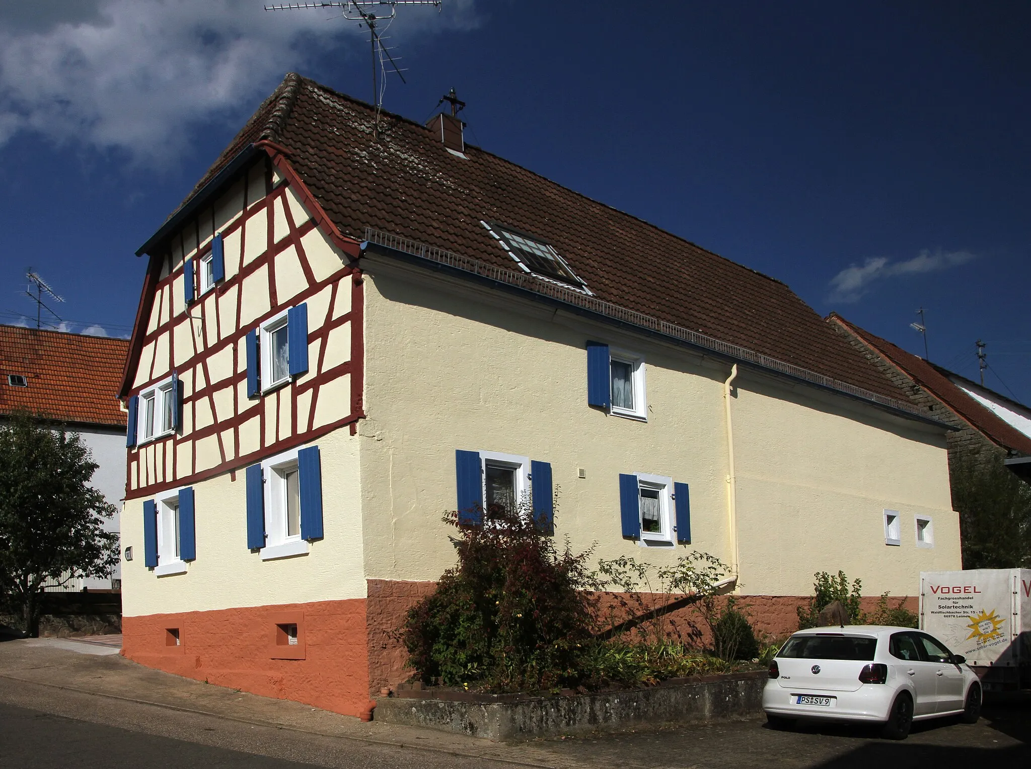 Photo showing: Leimen (Pfalz) Pfarrstrasse 11-Quereinhaus