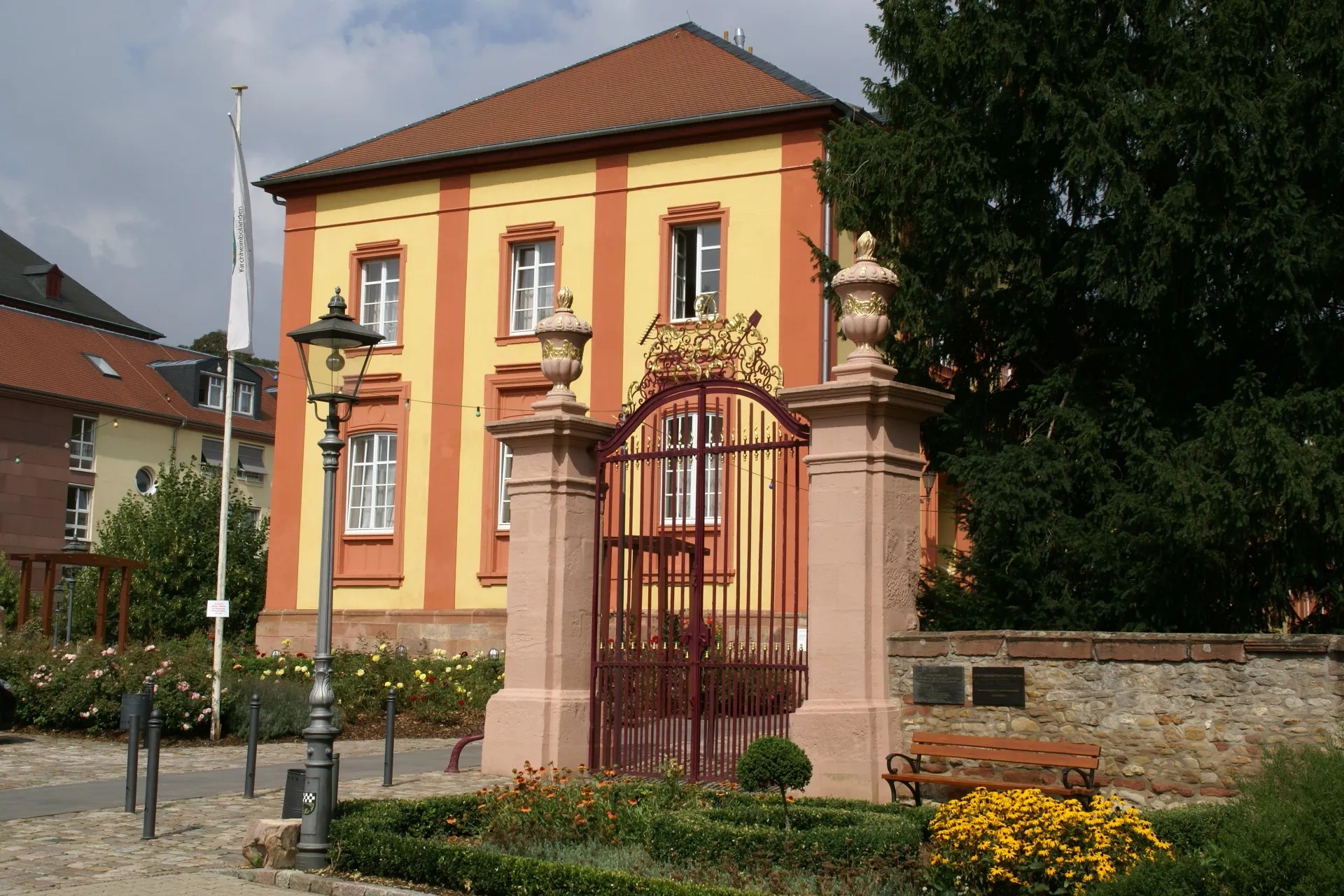 Photo showing: Former castle in Kirchheimbolanden, Germany
Nowadays a senior residence