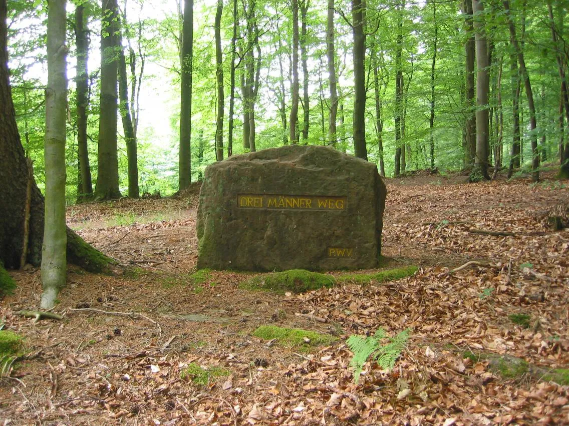Photo showing: Ritterstein Nummer 193, Drei Männer Weg