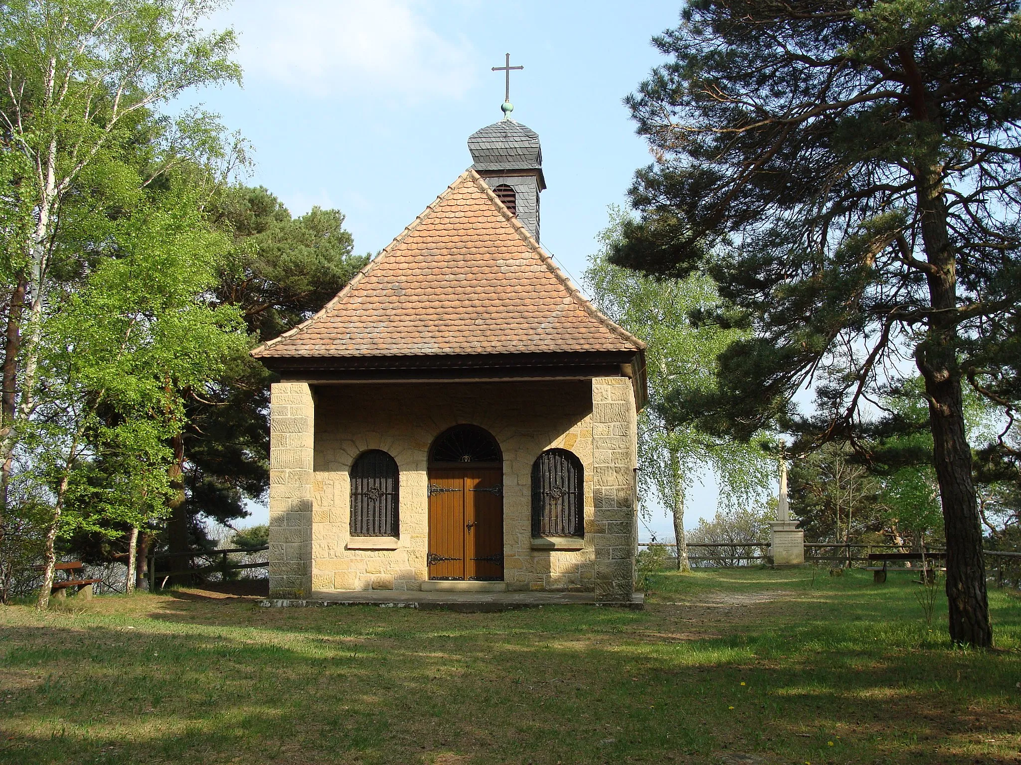 Photo showing: Maria-Schutz-Kapelle auf dem Wetterkreuzberg (Haardt/Pfälzerwald)