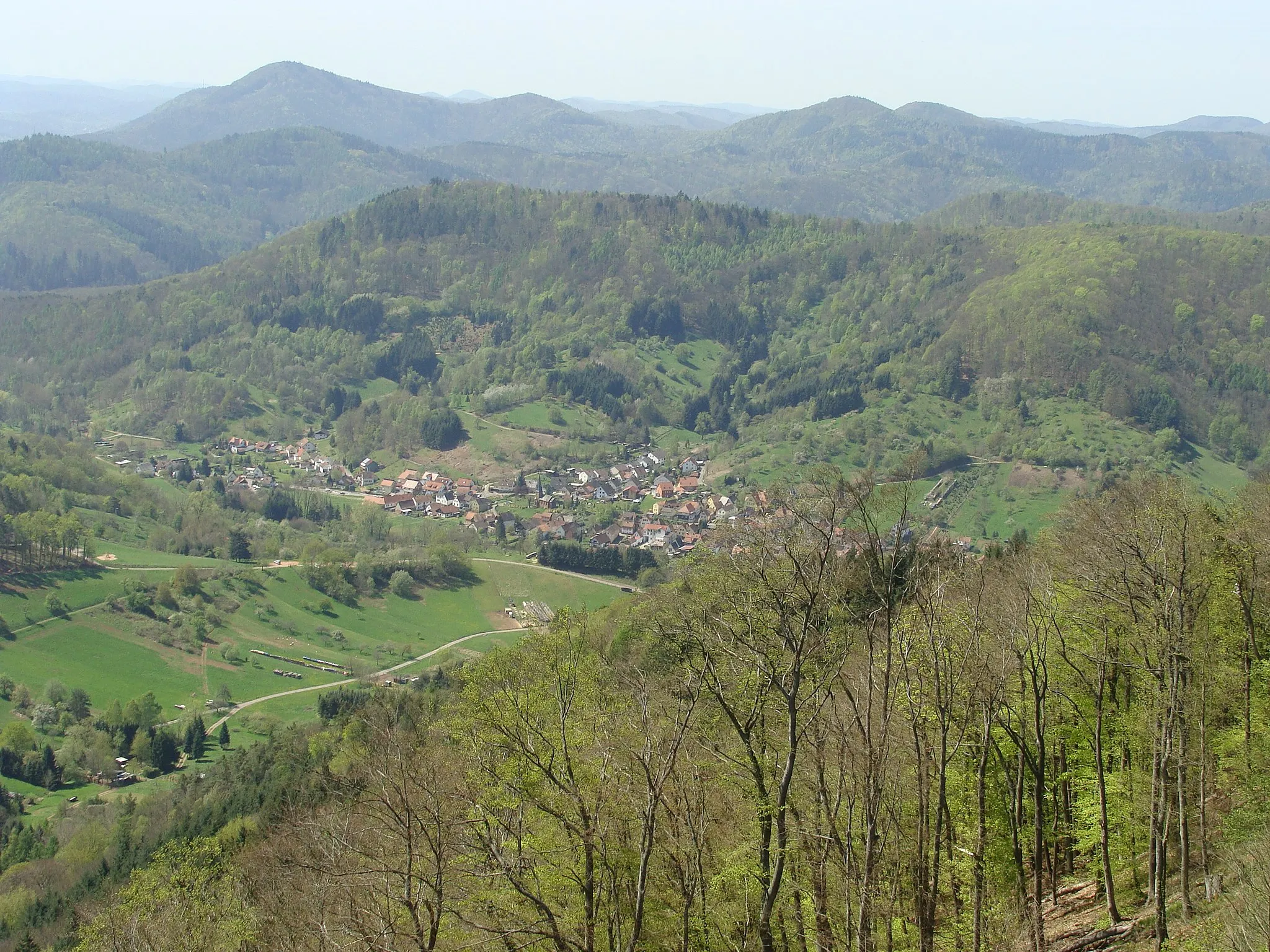 Photo showing: Dernbach - view from the Neuscharfenstein castle