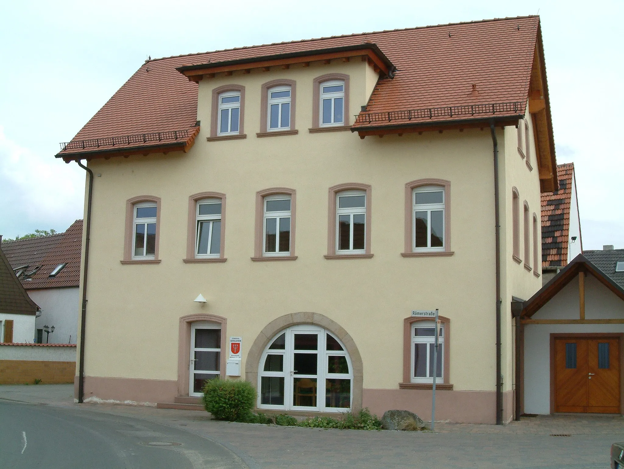 Photo showing: Rathaus zu de:Gerolsheim, selbst fotografiert am 2006-05-16 und freigegeben durch de:Benutzer:Mundartpoet