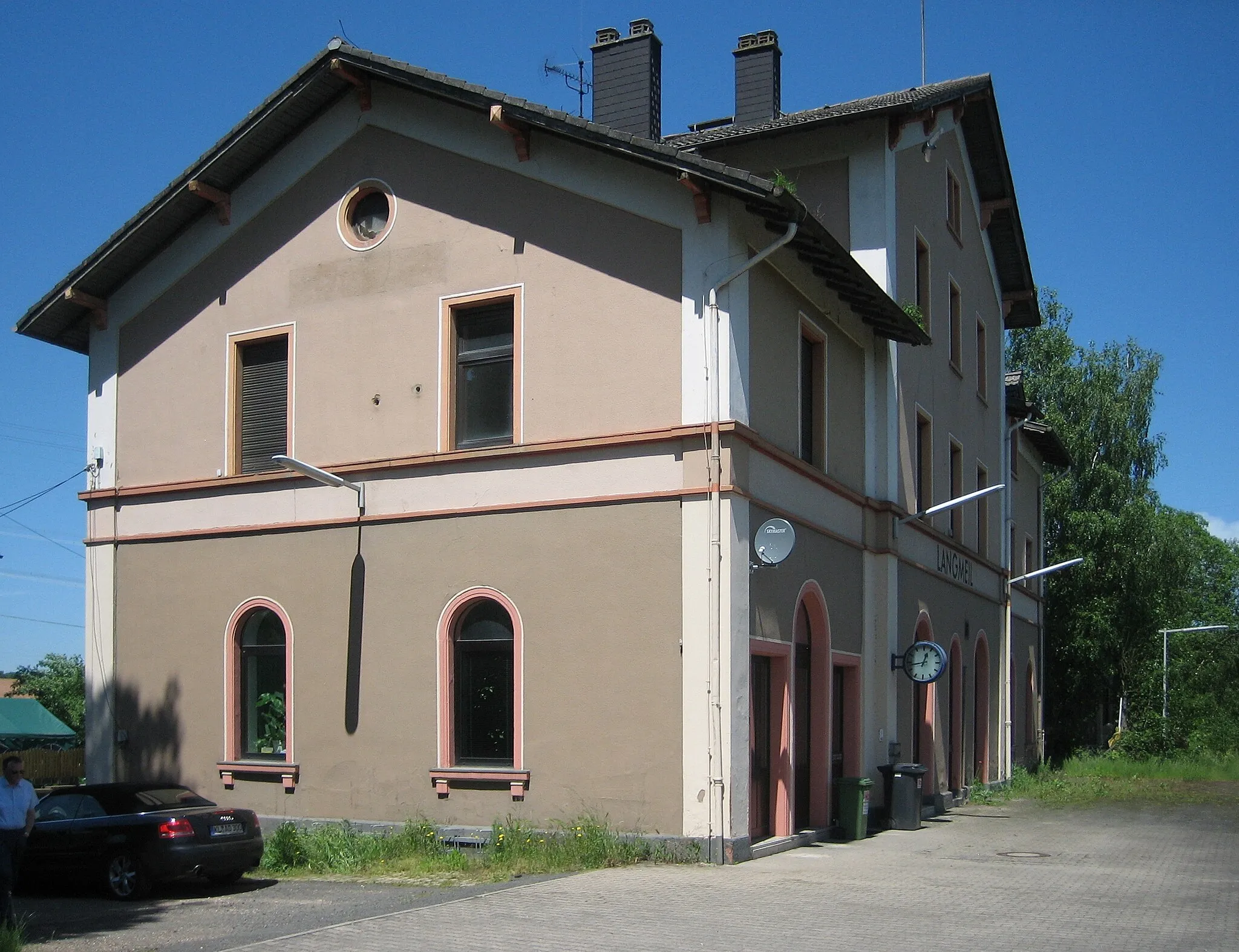 Photo showing: Empfangegebäude des Bf. Langmeil (Pfalz)