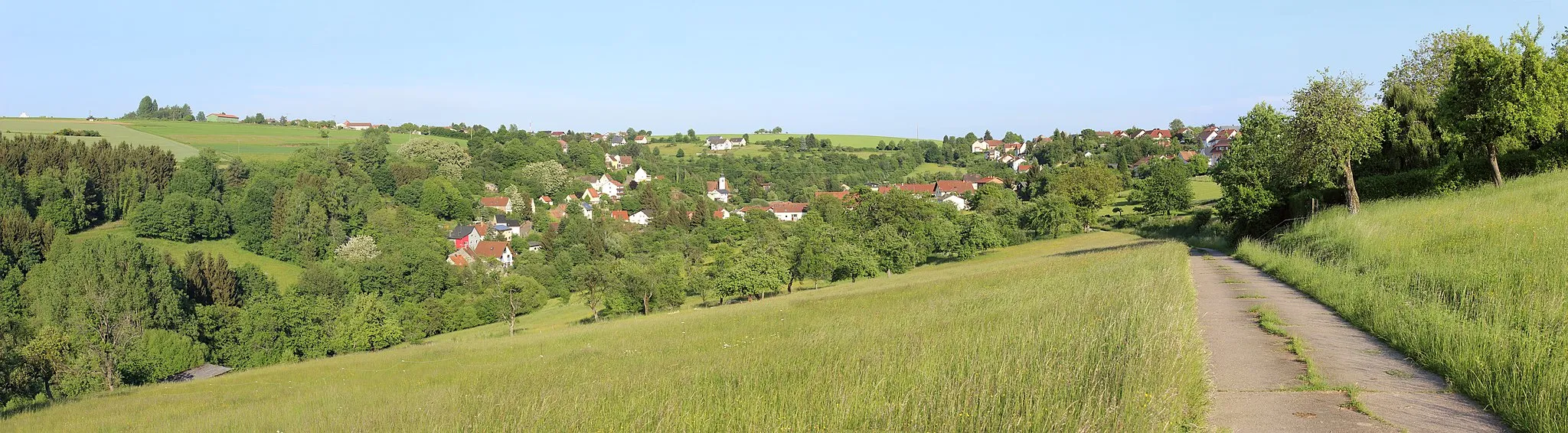 Photo showing: Blick vom Ortsrand in östlicher Richtung auf Kröppen