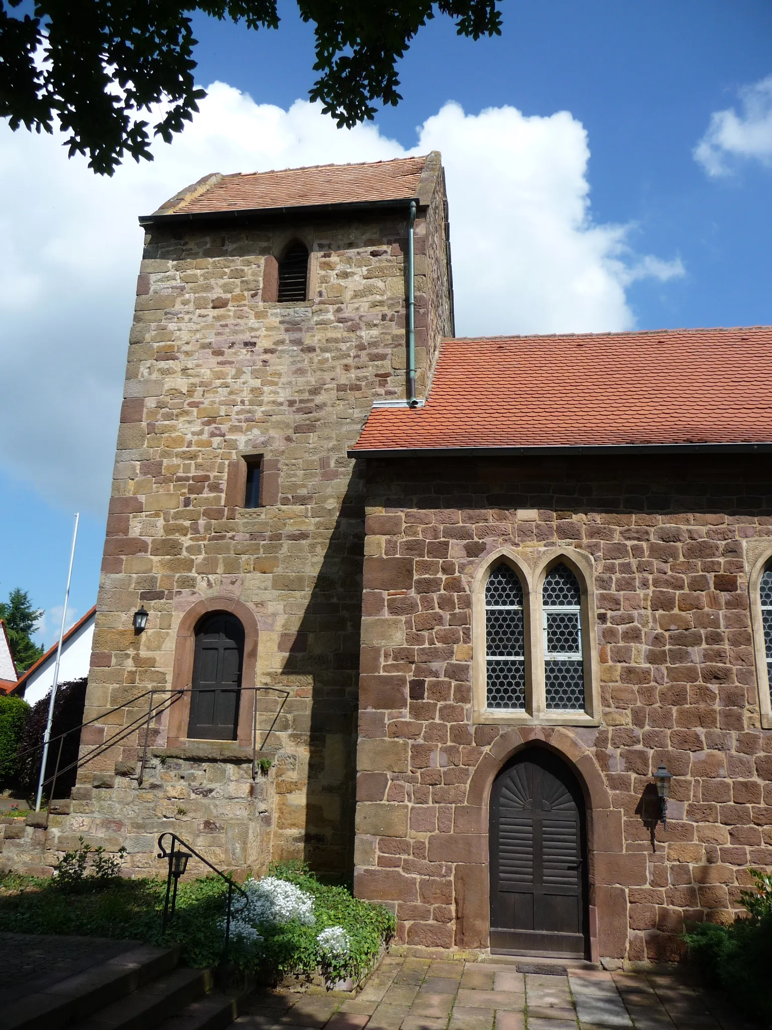 Photo showing: Die Martinskirche in Battenberg ist eine gotische Kirche und das älteste Gebäude des pfälzischen Dorfes Battenberg.
