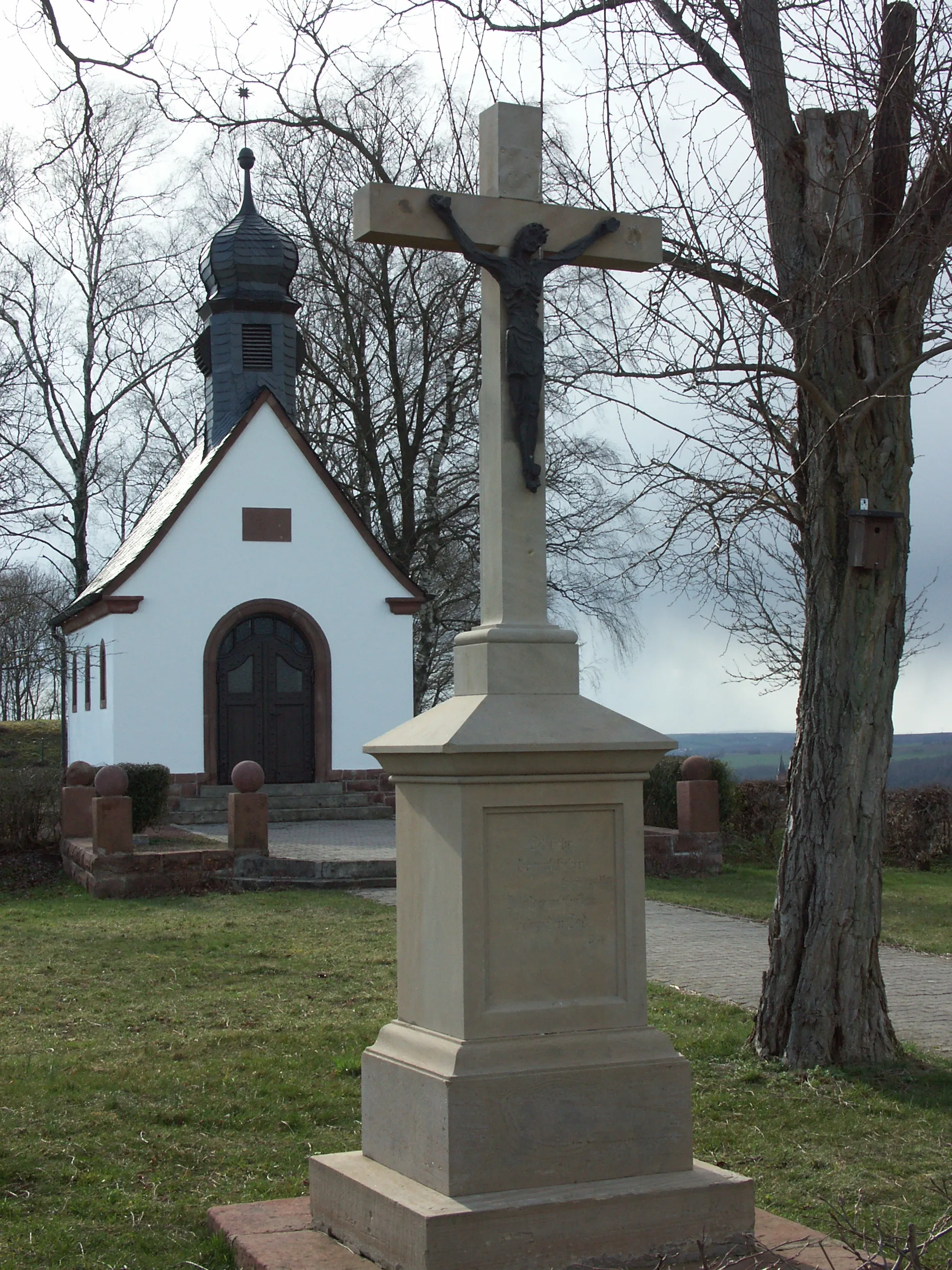 Photo showing: War Memorial - Krieger-/Kriegsopferdenkmal - Mémorial de guerre