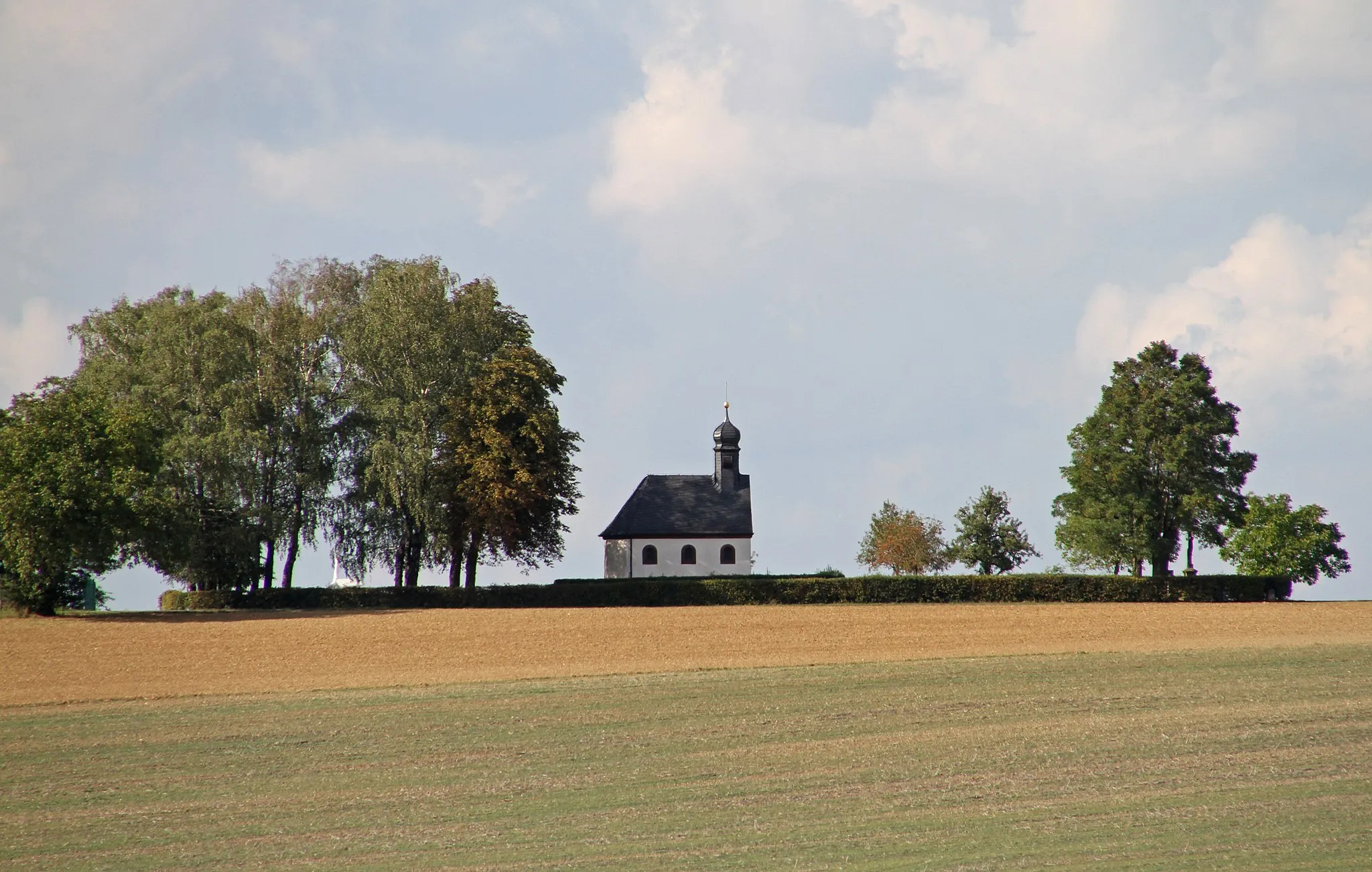 Photo showing: Reifenberg, Kriegergedächtniskapelle; östlich der Ortslage auf dem Häselberg; kleiner Putzbau, 1925.