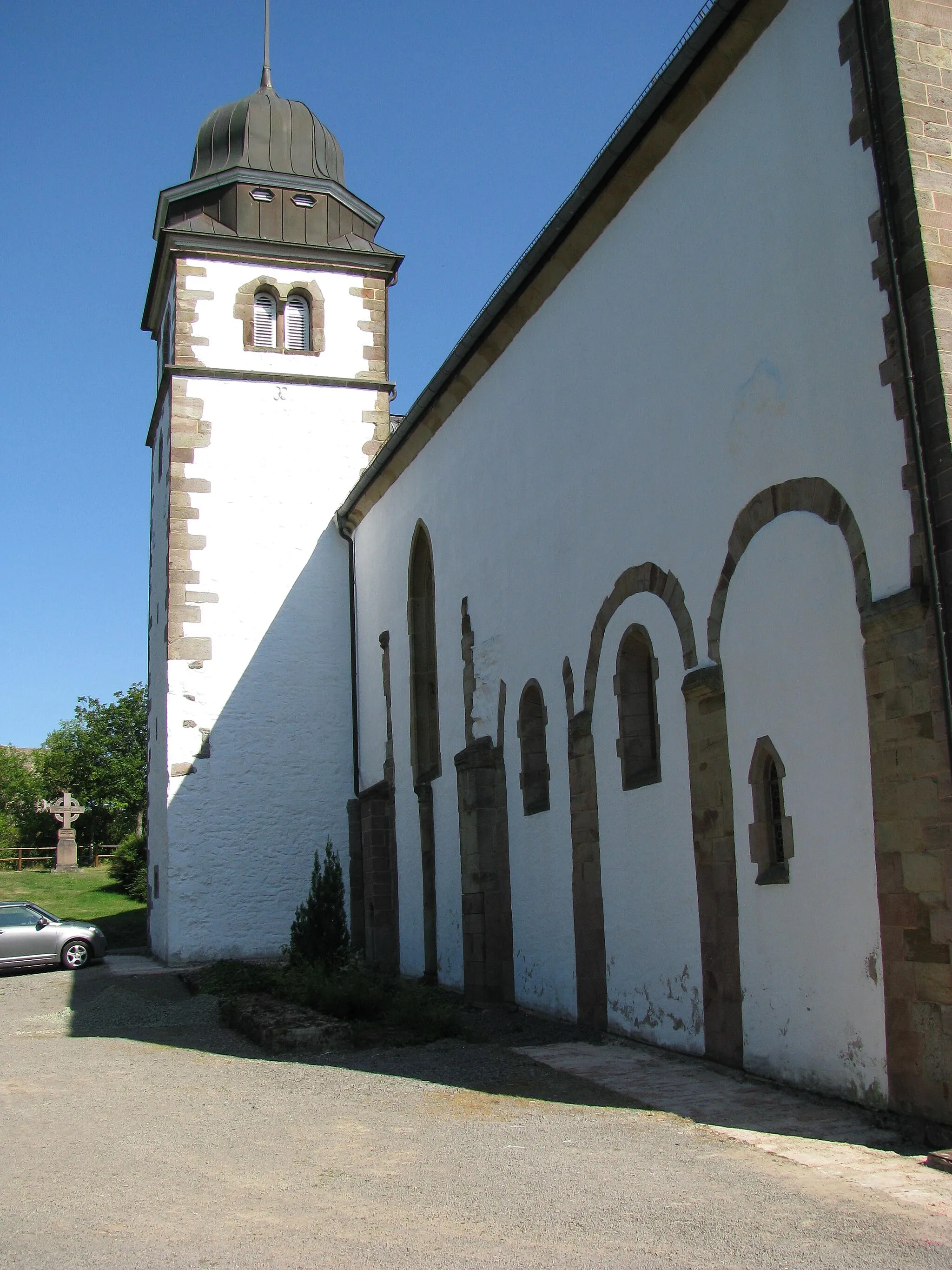 Photo showing: Probsteikirche St. Remigius, Remigiousberg, Nordwand mit Turm