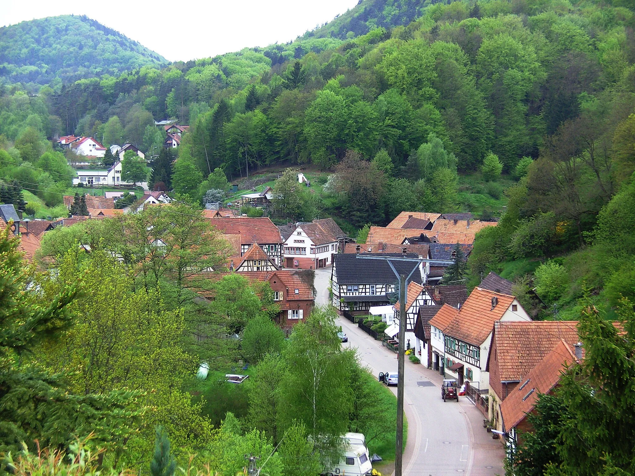 Photo showing: Blick auf die August-Becker Straße in Oberschlettenbach