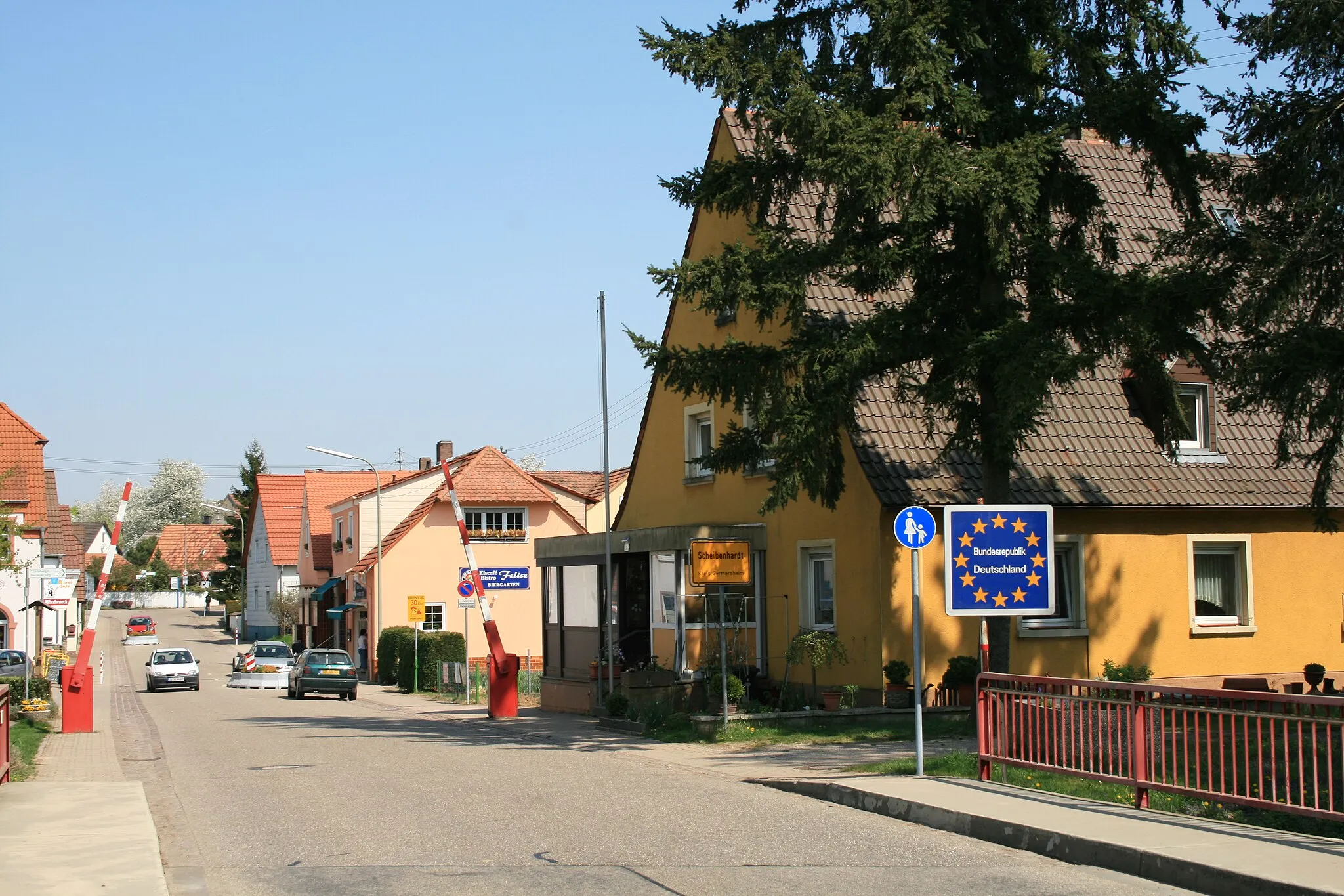Photo showing: Ortseinfahrt von Scheibenhardt (Pfalz) am Grenzübergang vom elsässischen Scheibenhard