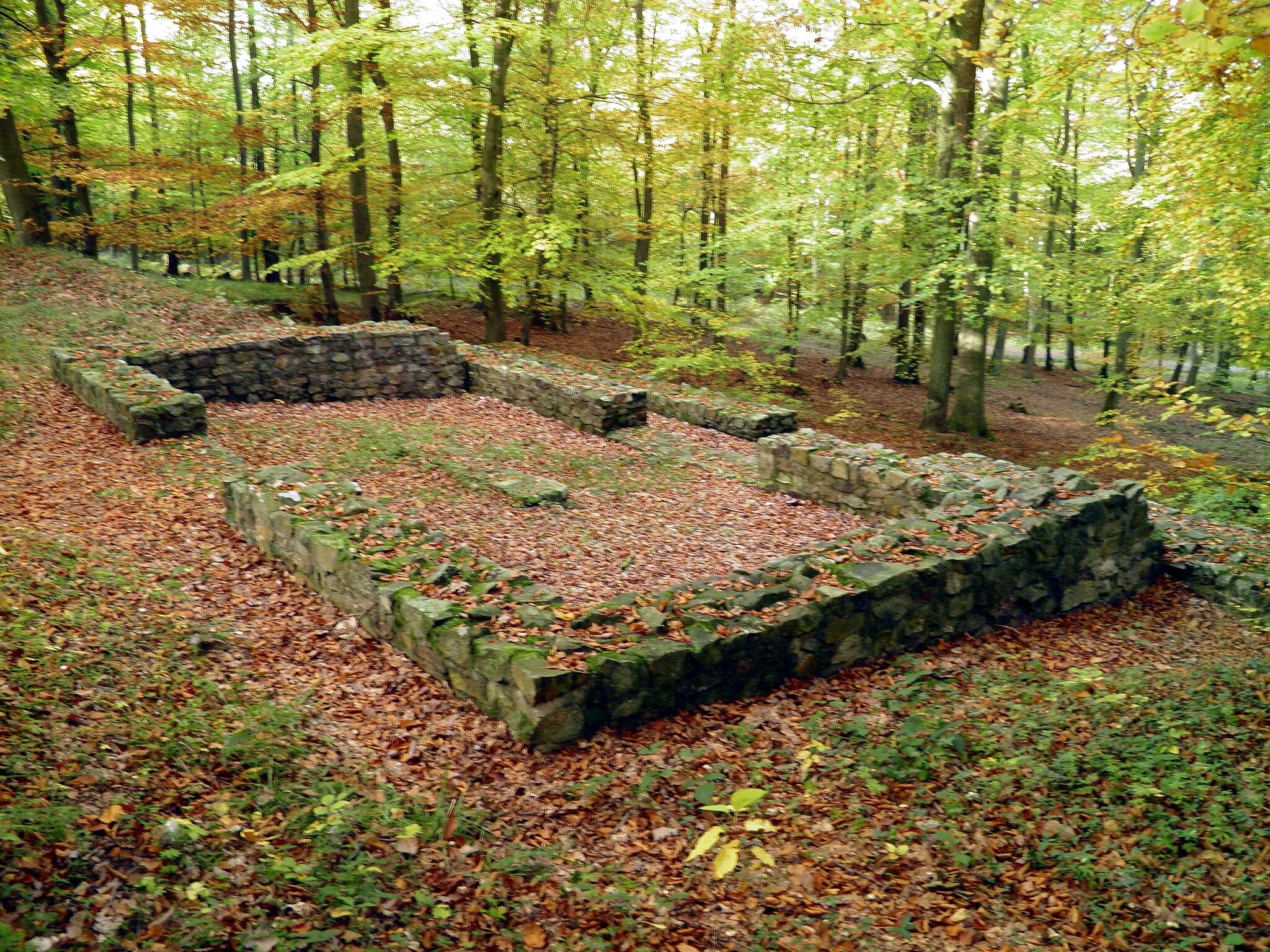 Photo showing: Temple of Mercury and Rosmerta, the portico entry to the temple, Koblenzer Stadtwald, Germany