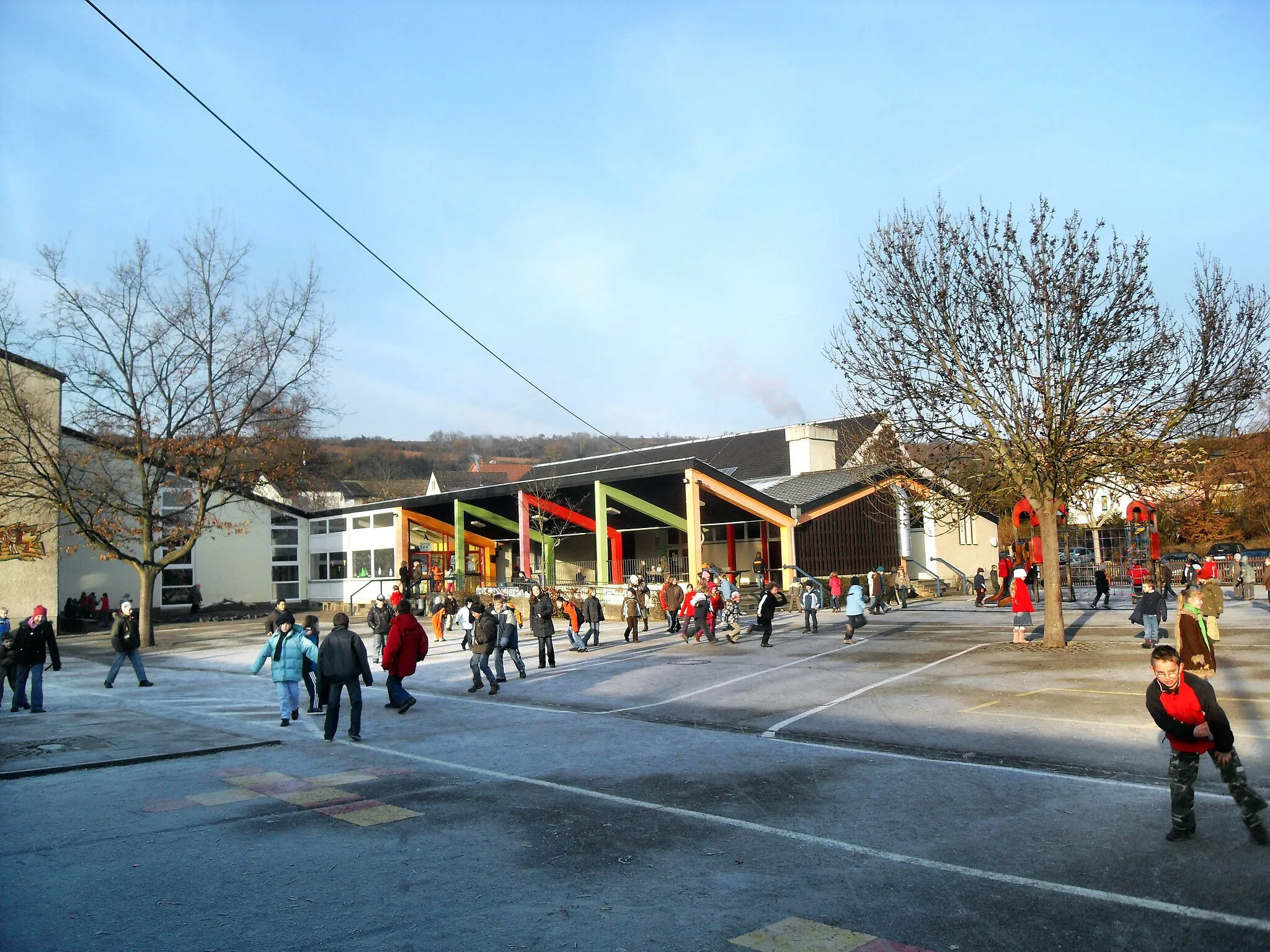 Photo showing: Die Carl-Küstner-Grundschule in Guntersblum (Rheinland-Pfalz) von außen