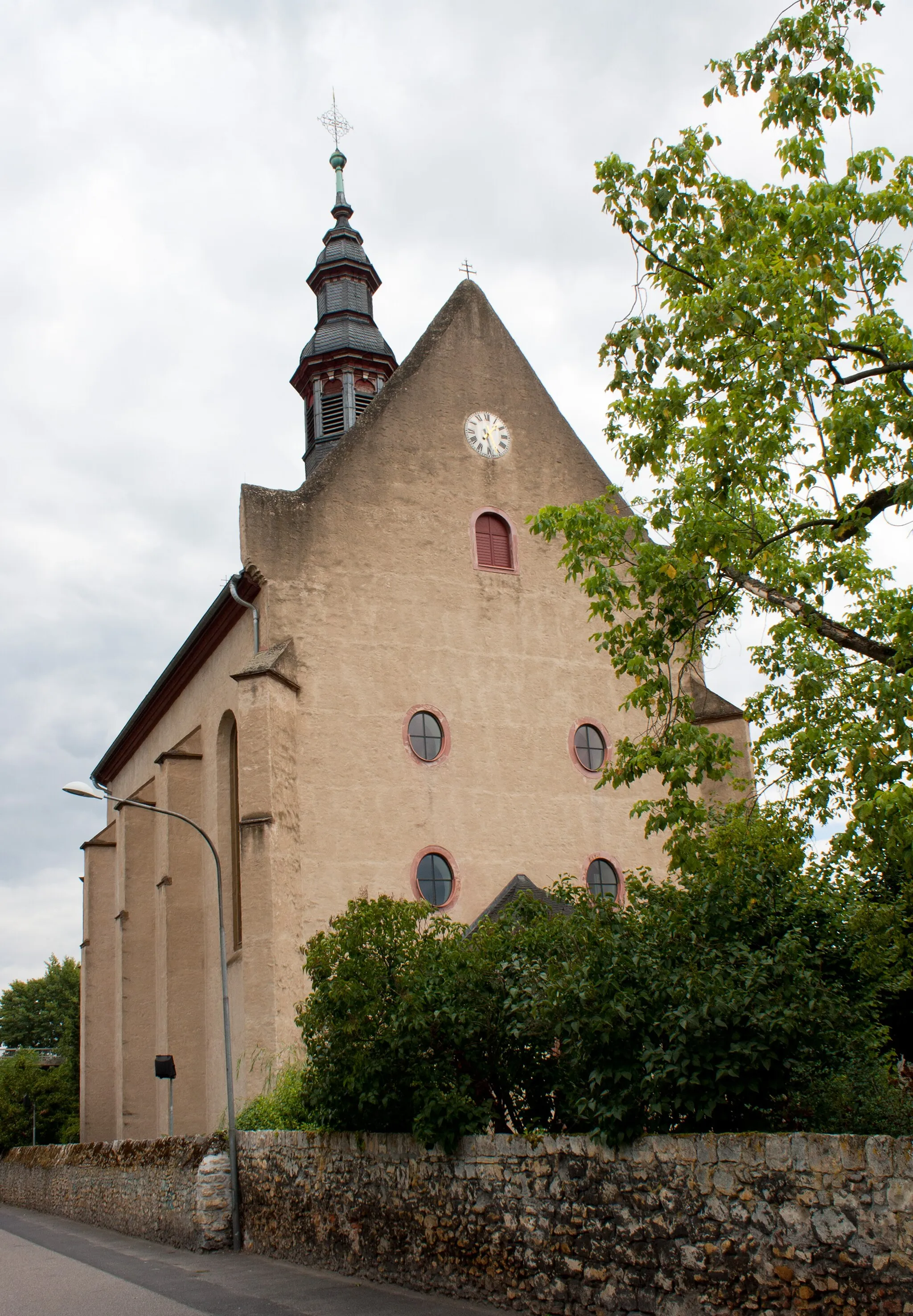 Photo showing: Budenheim, ehemalige katholische Pfarrkirche St. Pankratius, barocker Saalbau, 1734